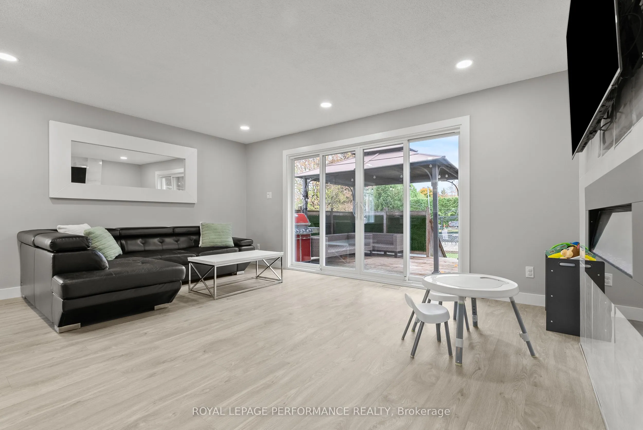 699 Payer Street