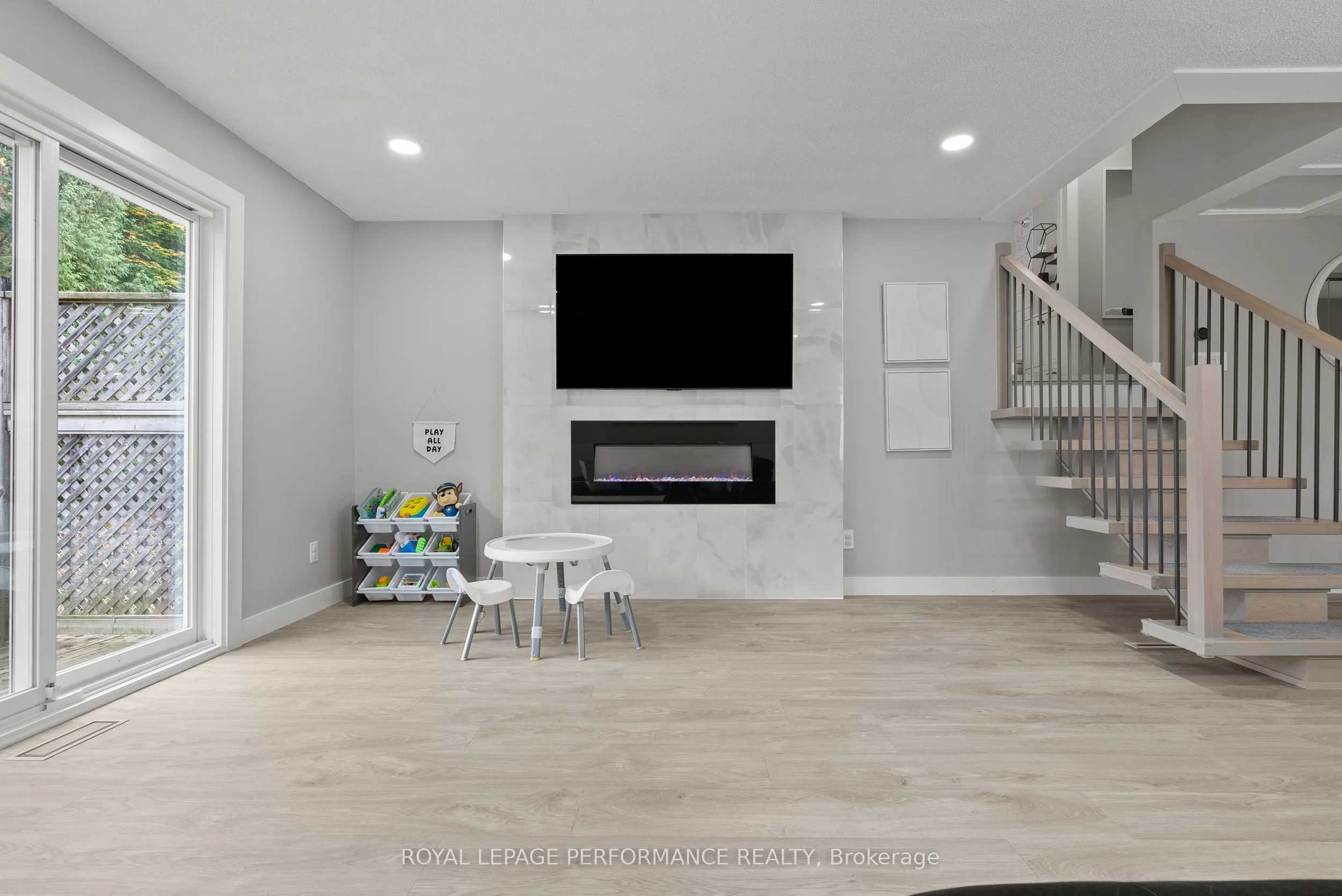 699 Payer Street