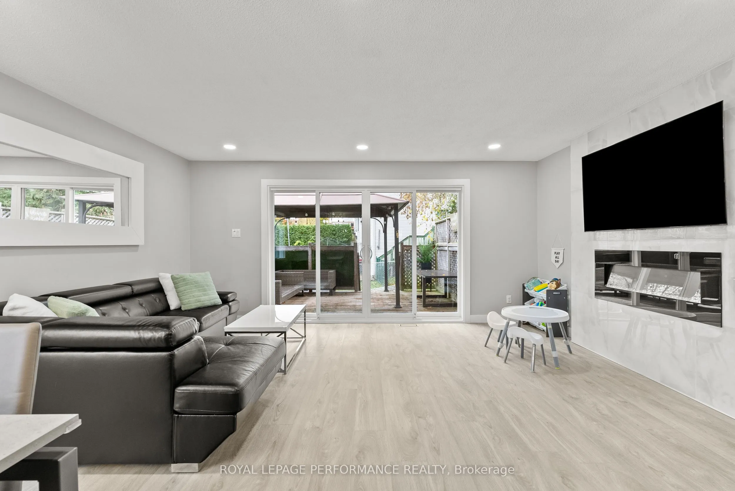 699 Payer Street
