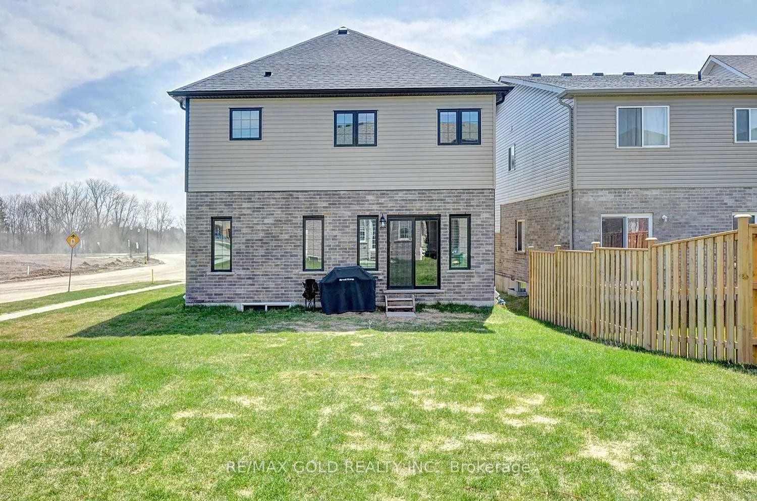 201 Tall Grass Crescent