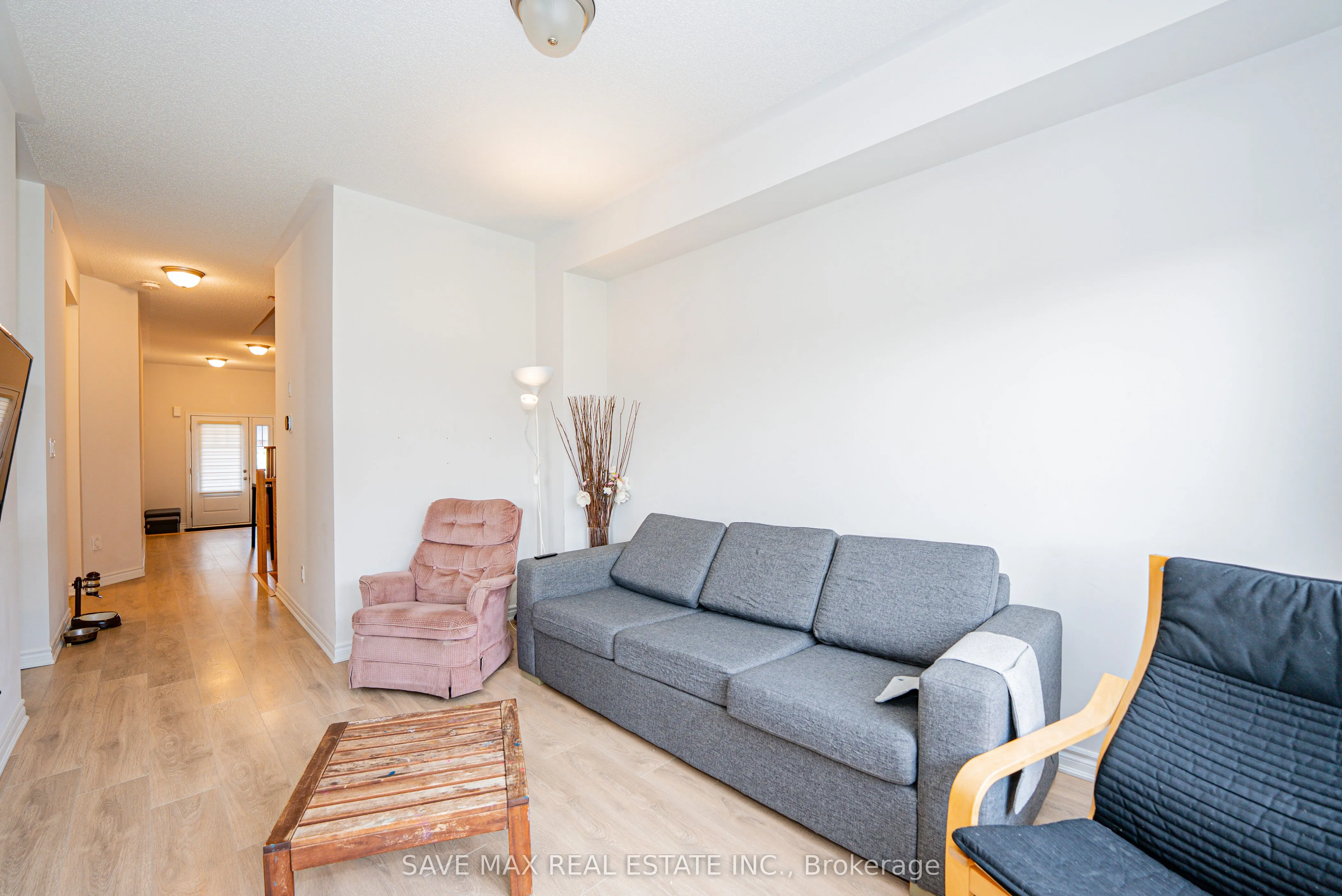 136 Sapphire Way W
