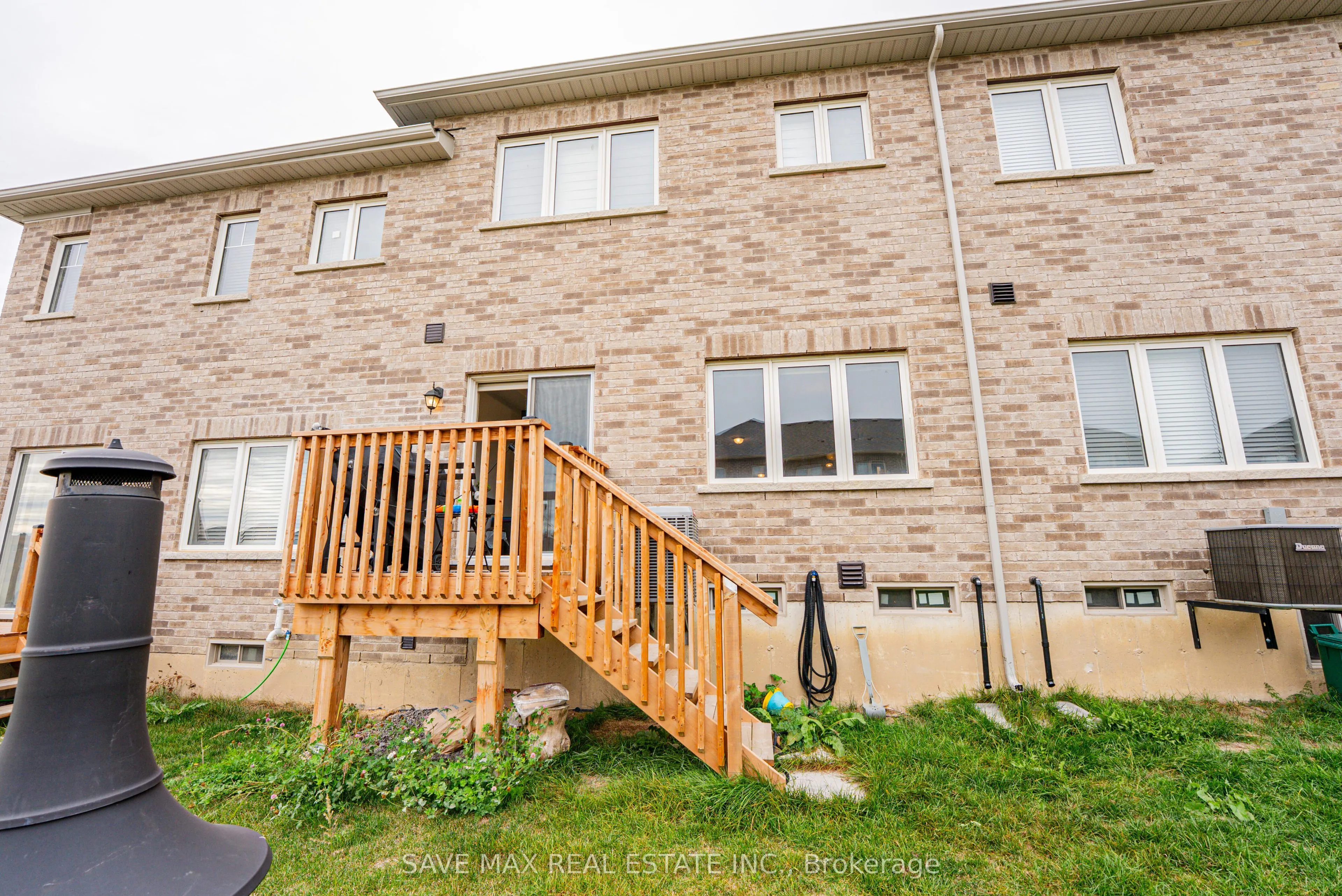 136 Sapphire Way W
