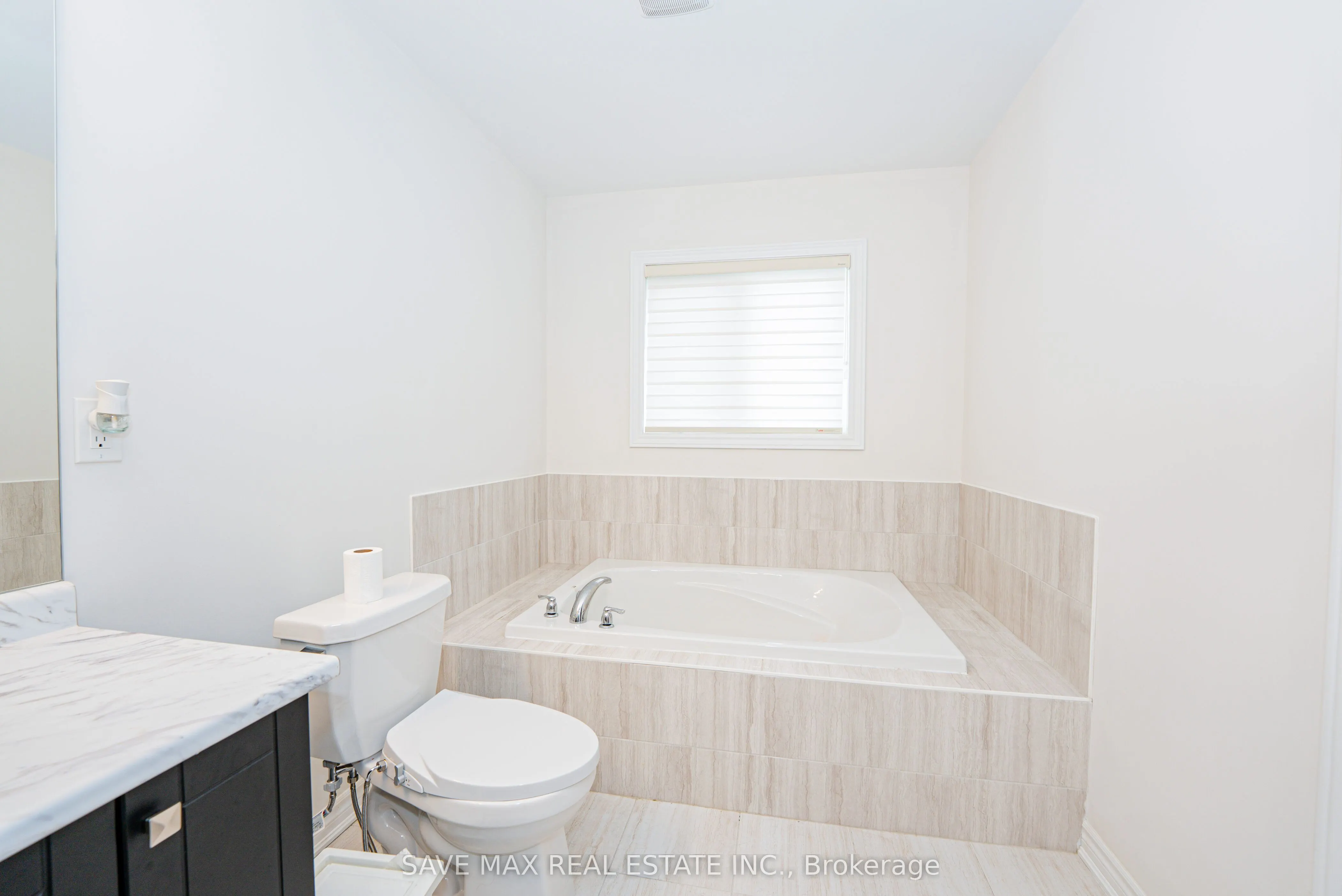 136 Sapphire Way W