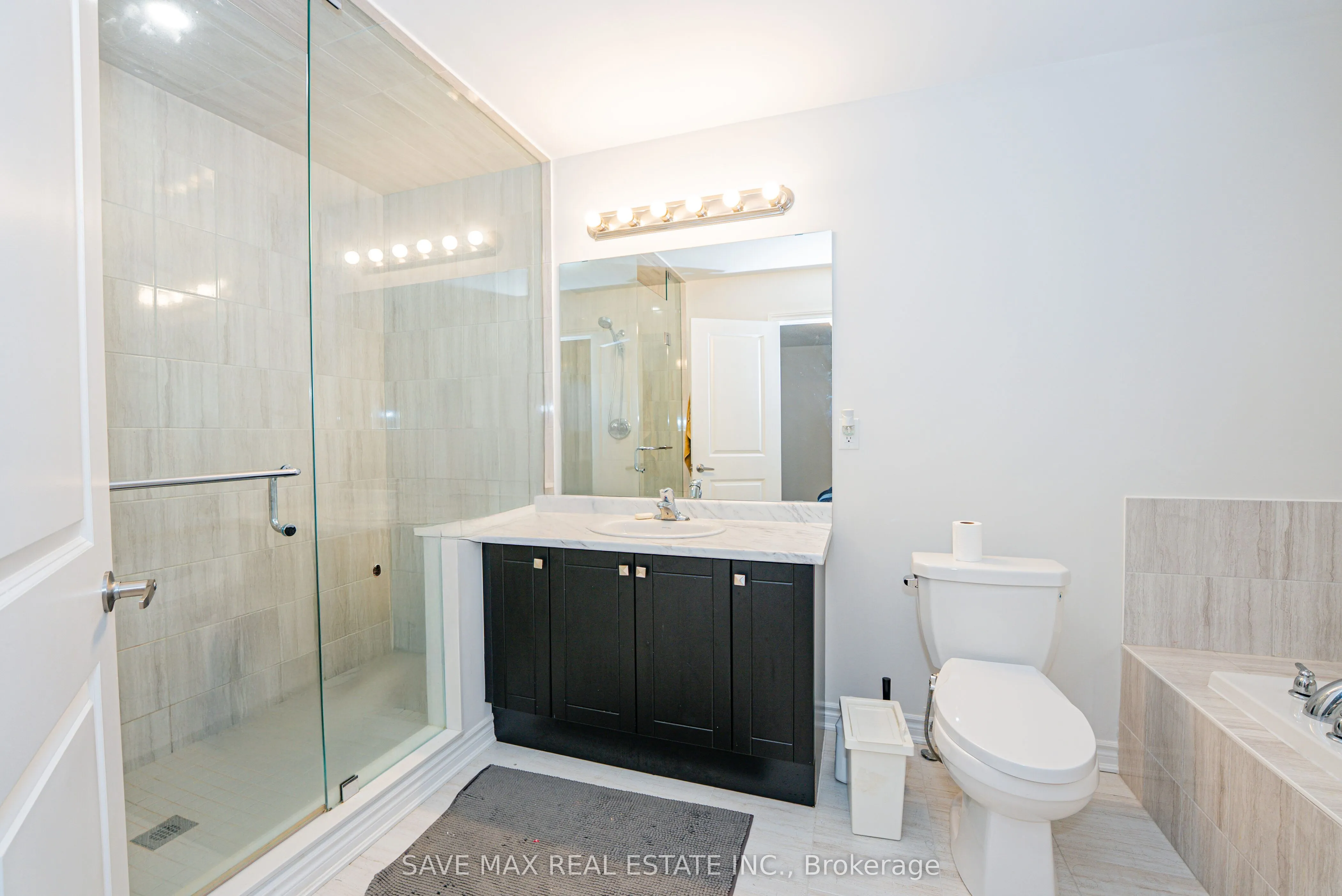 136 Sapphire Way W