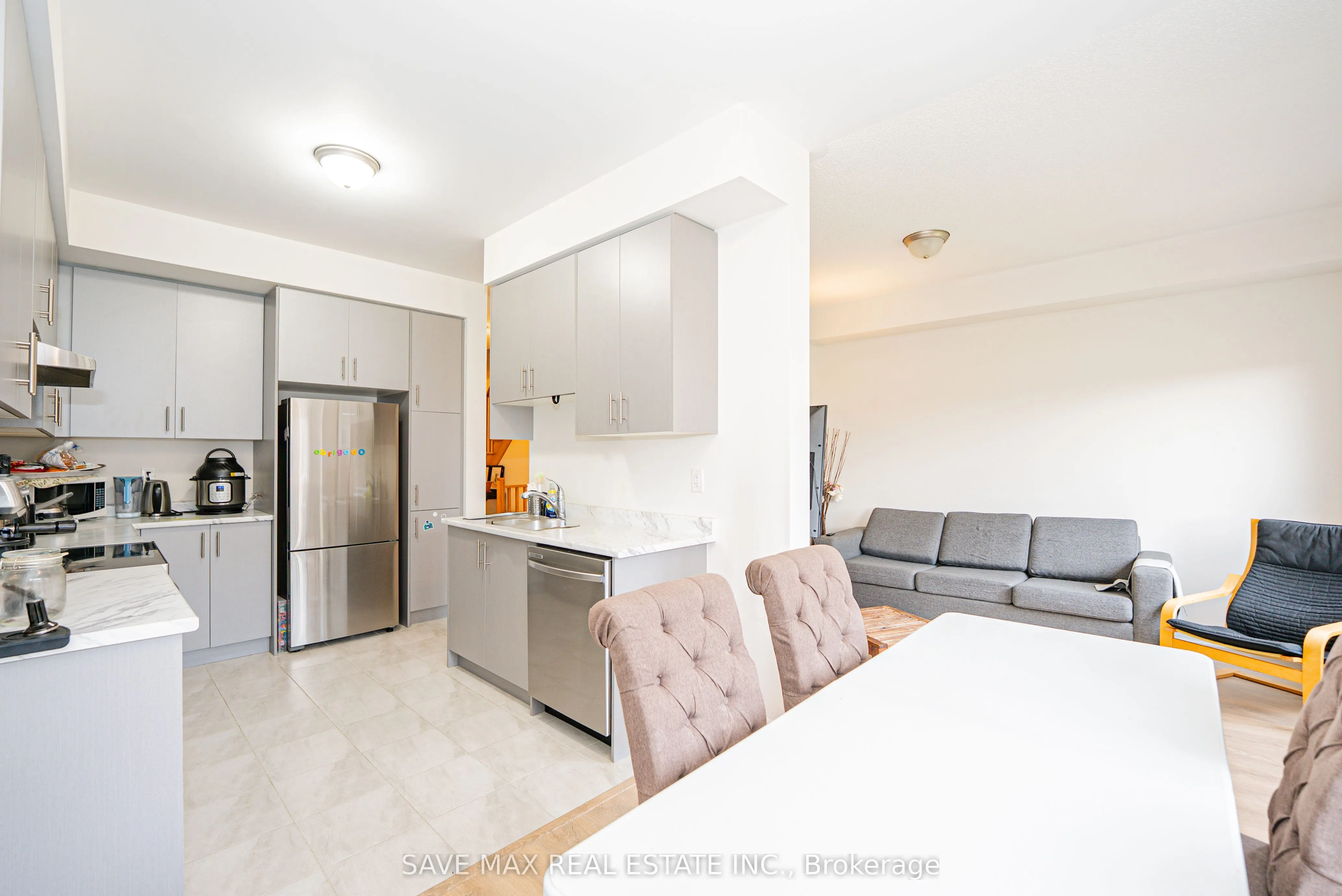 136 Sapphire Way W