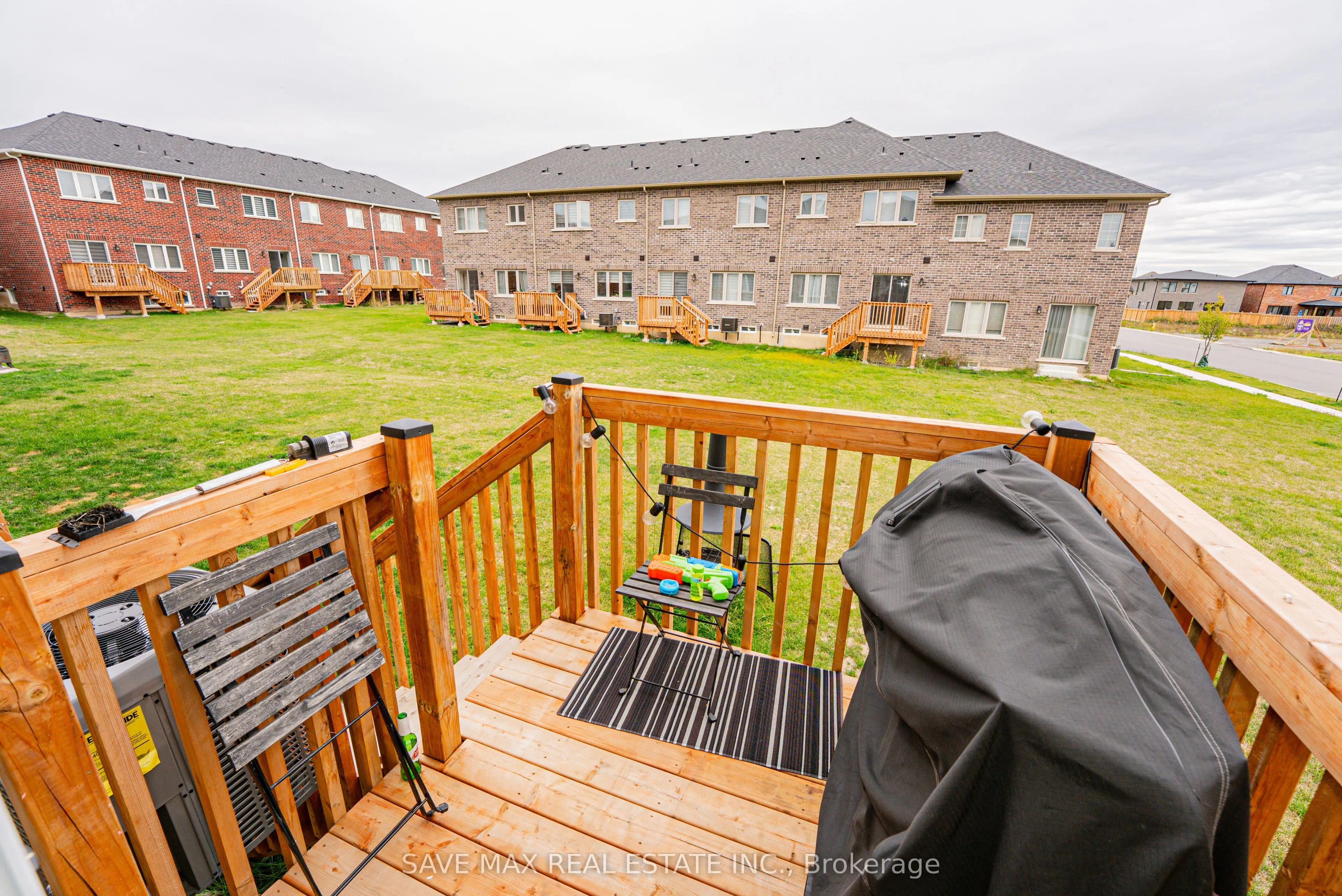 136 Sapphire Way W