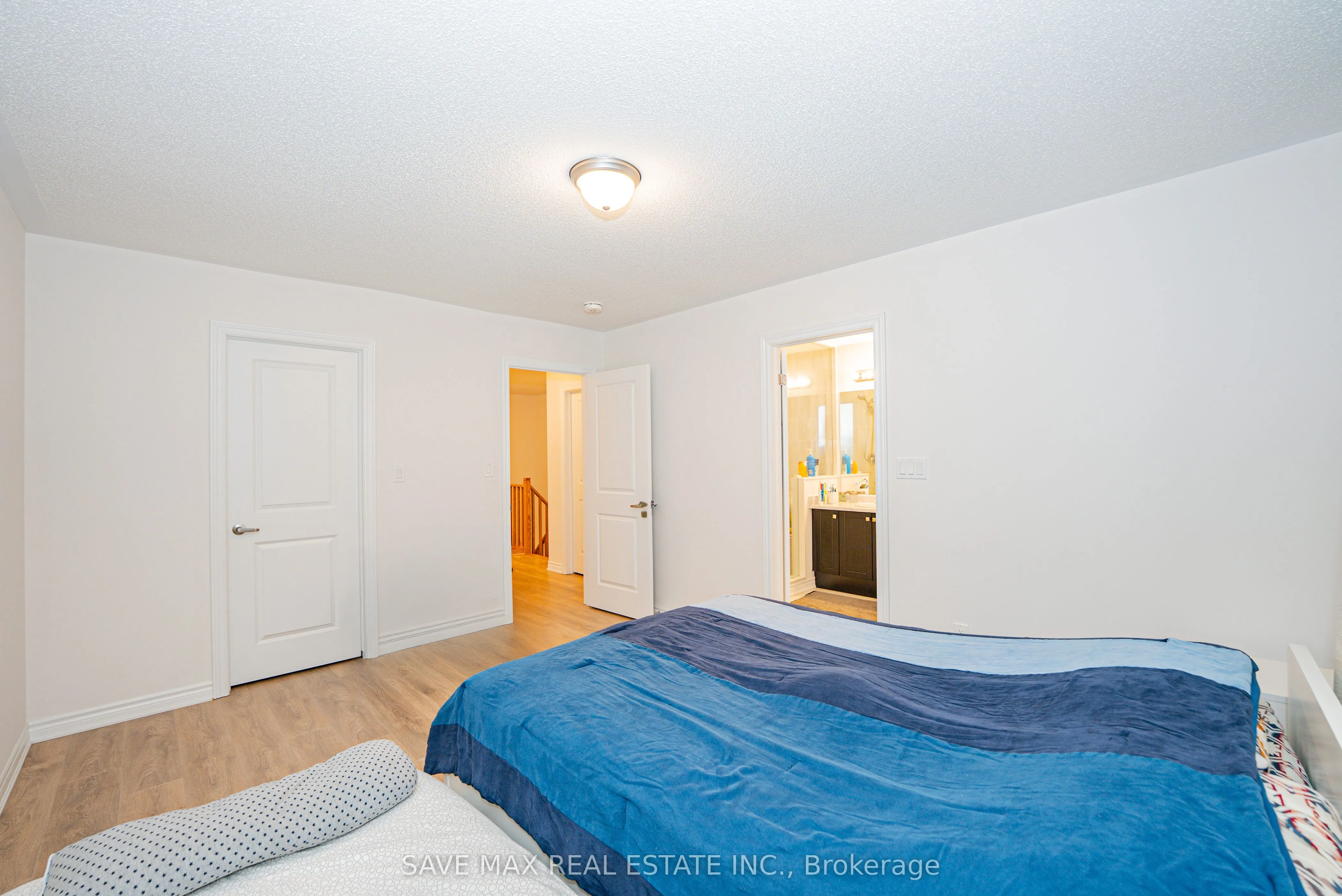 136 Sapphire Way W