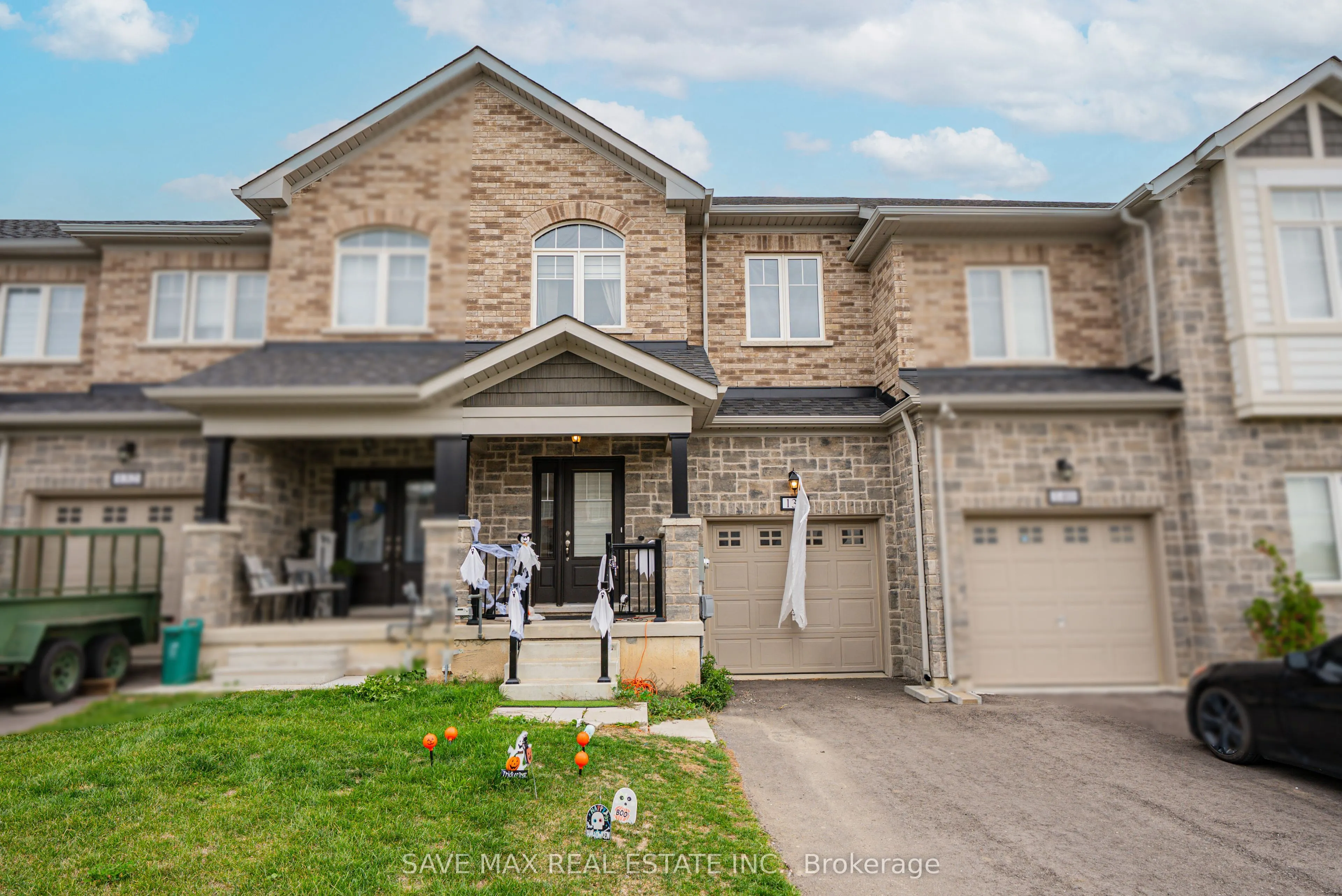 136 Sapphire Way W