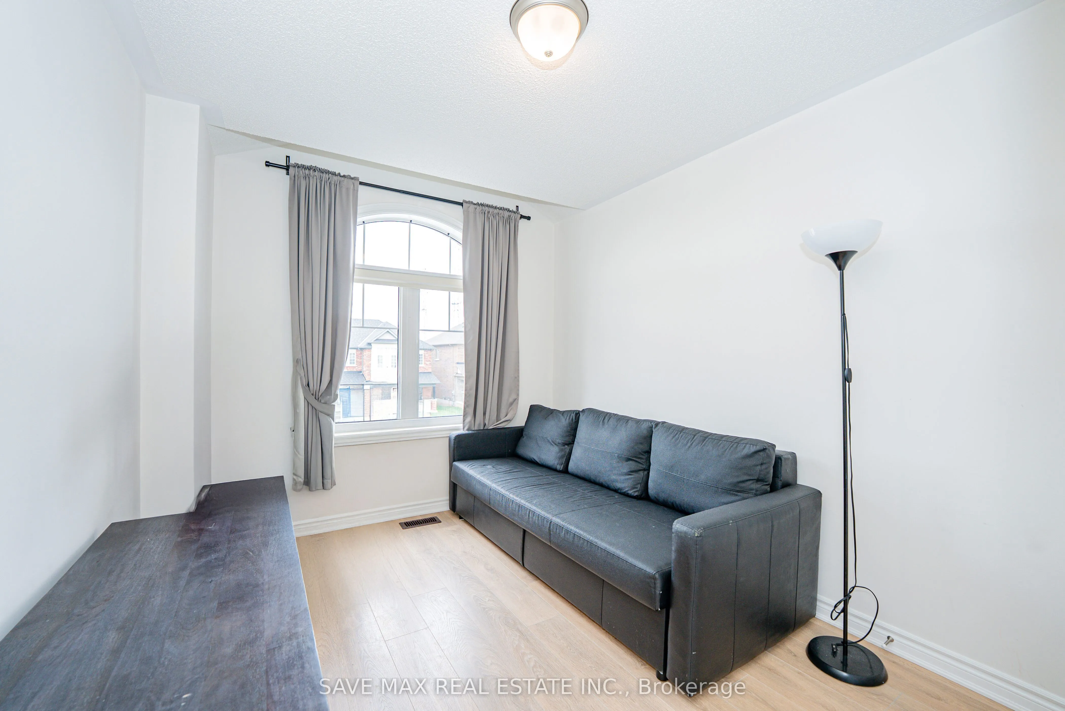 136 Sapphire Way W