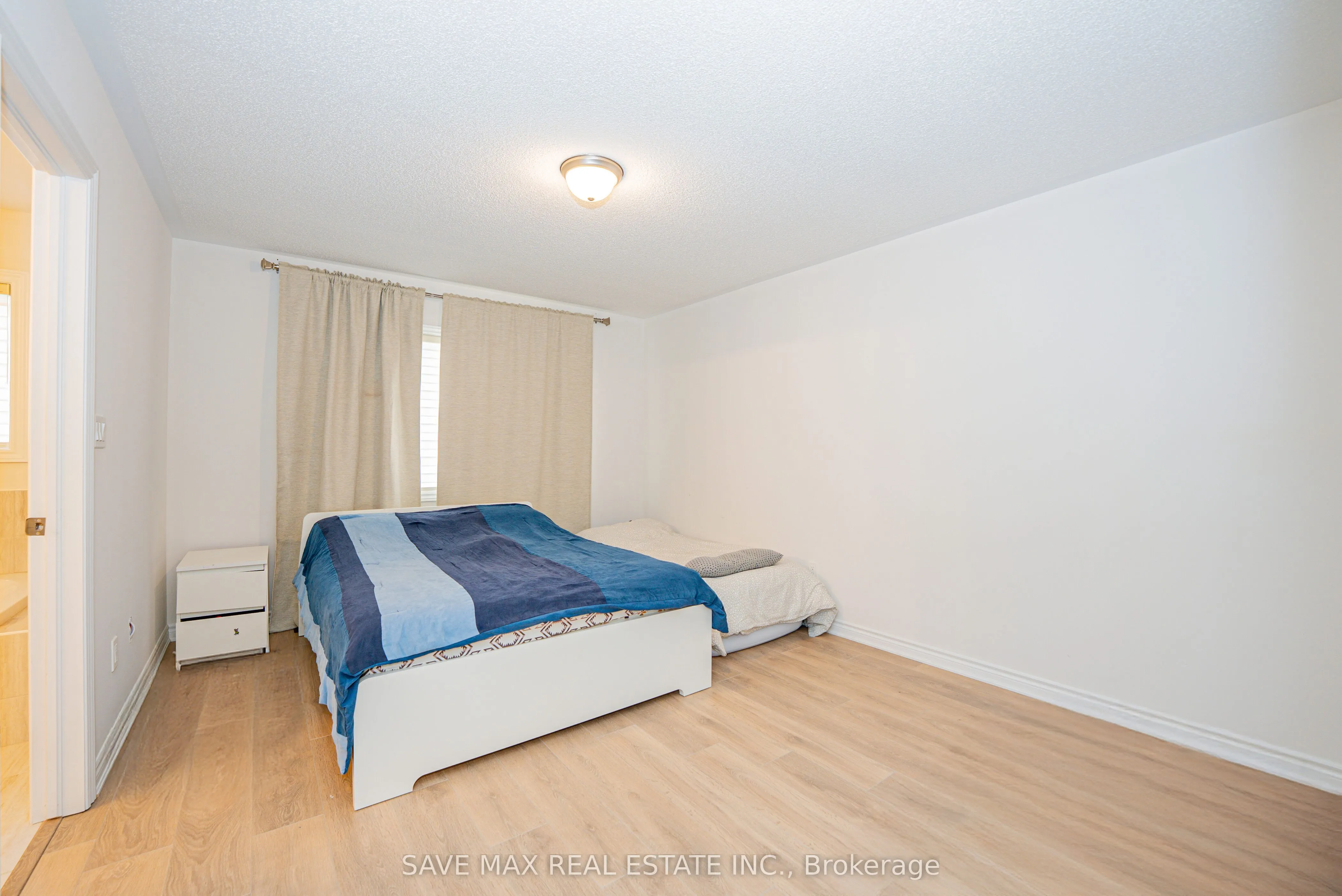 136 Sapphire Way W