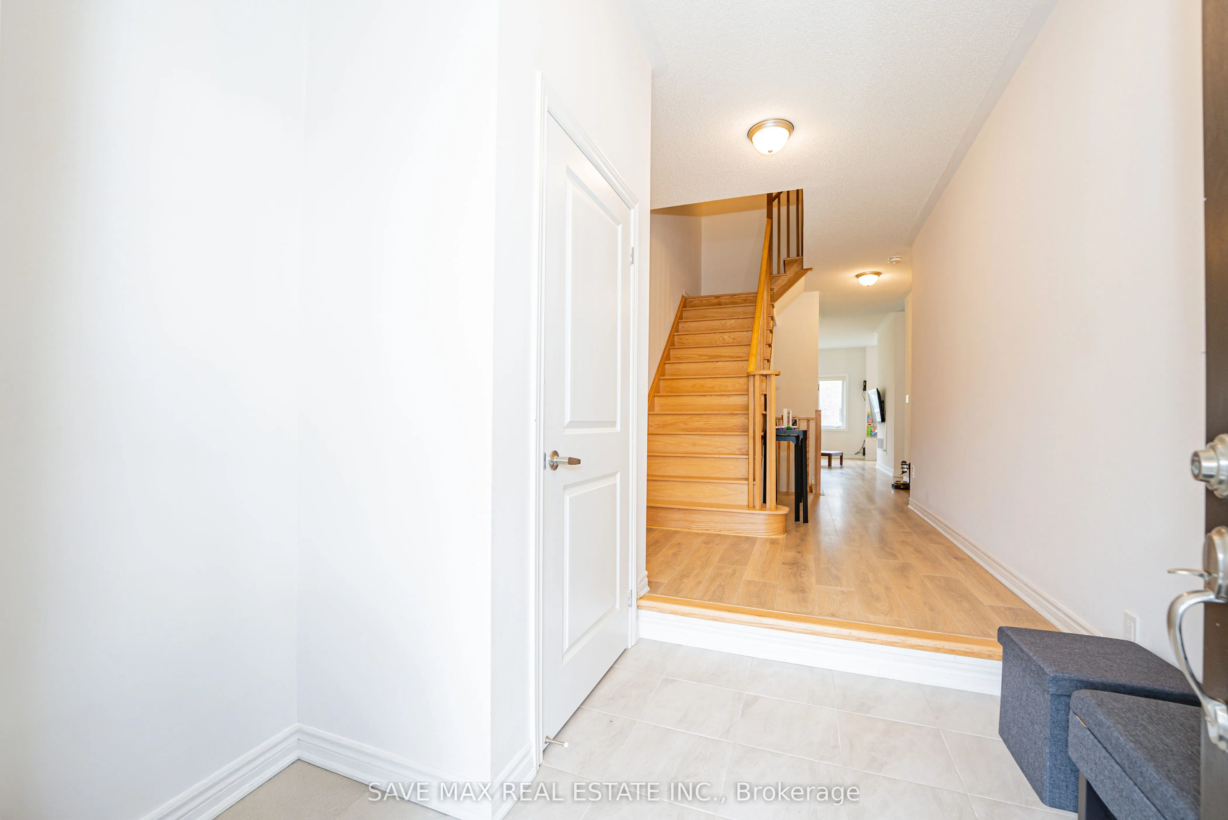136 Sapphire Way W