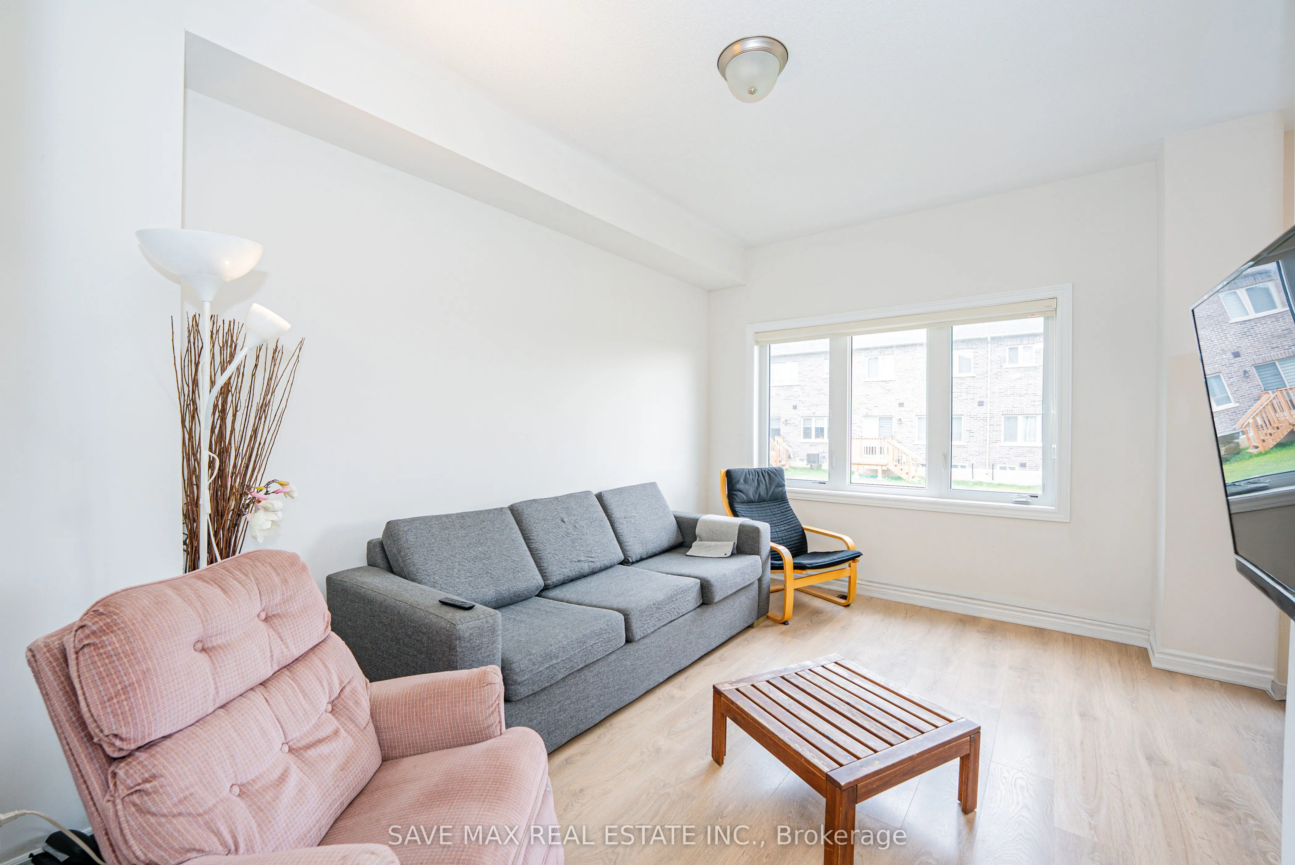 136 Sapphire Way W