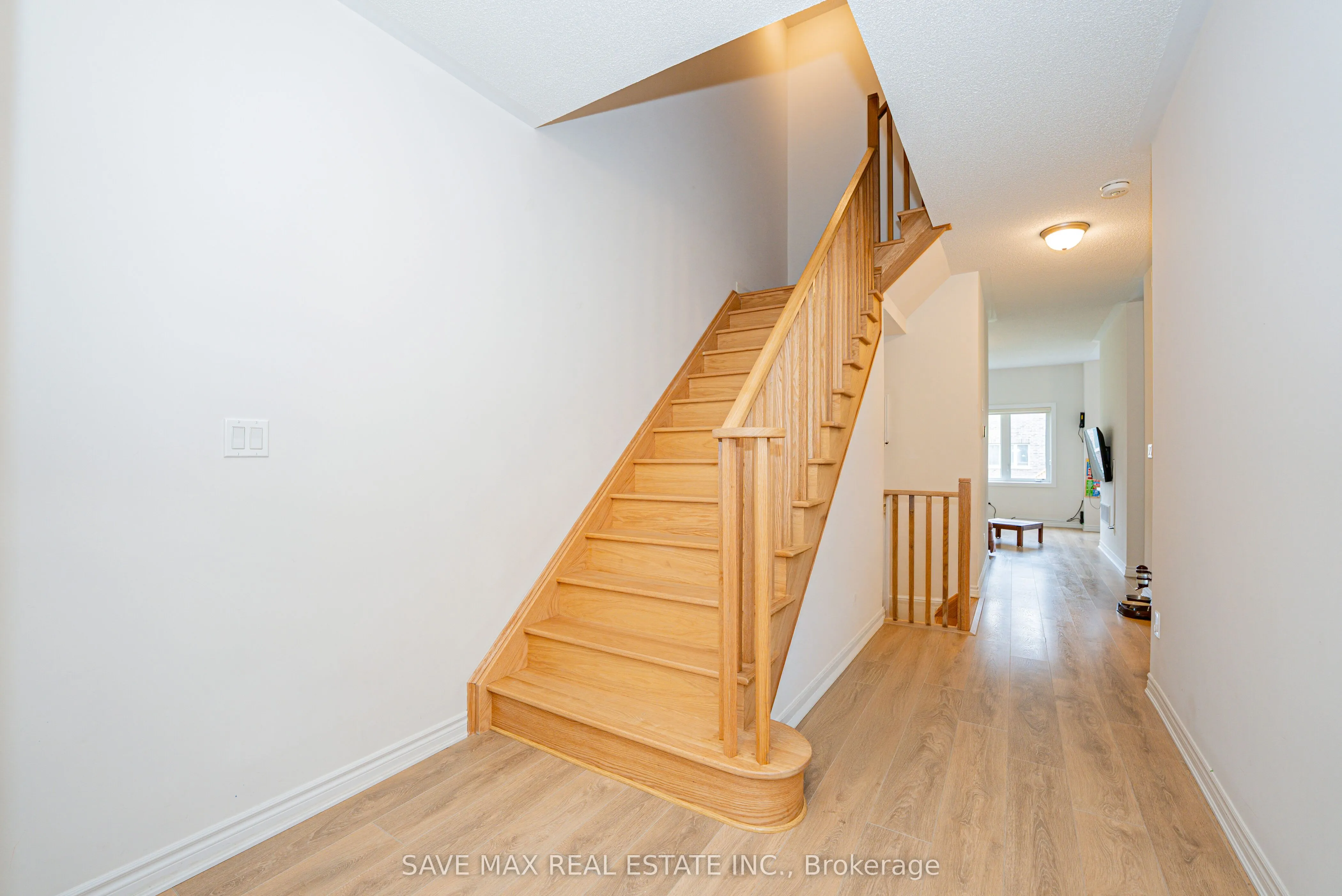 136 Sapphire Way W