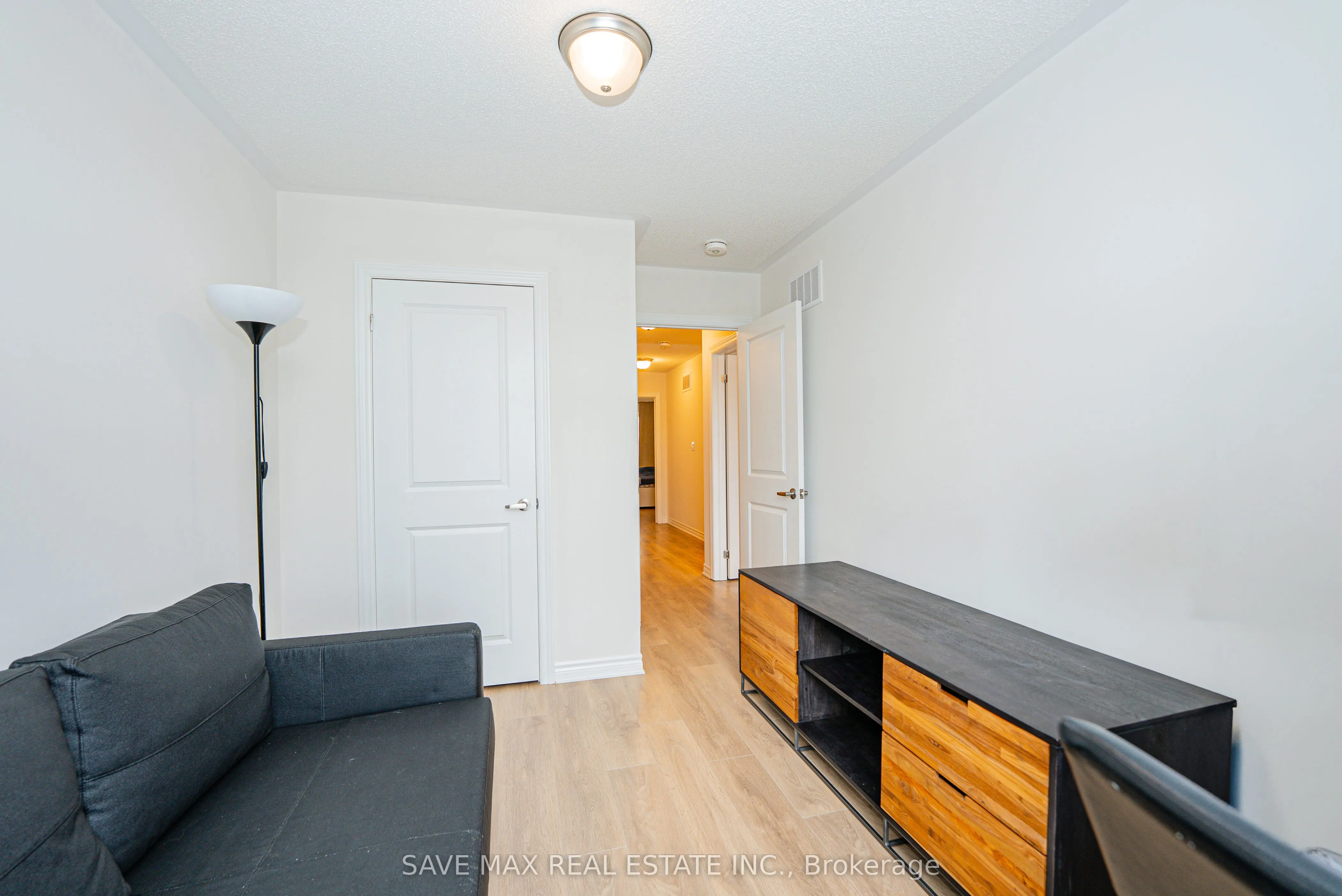 136 Sapphire Way W