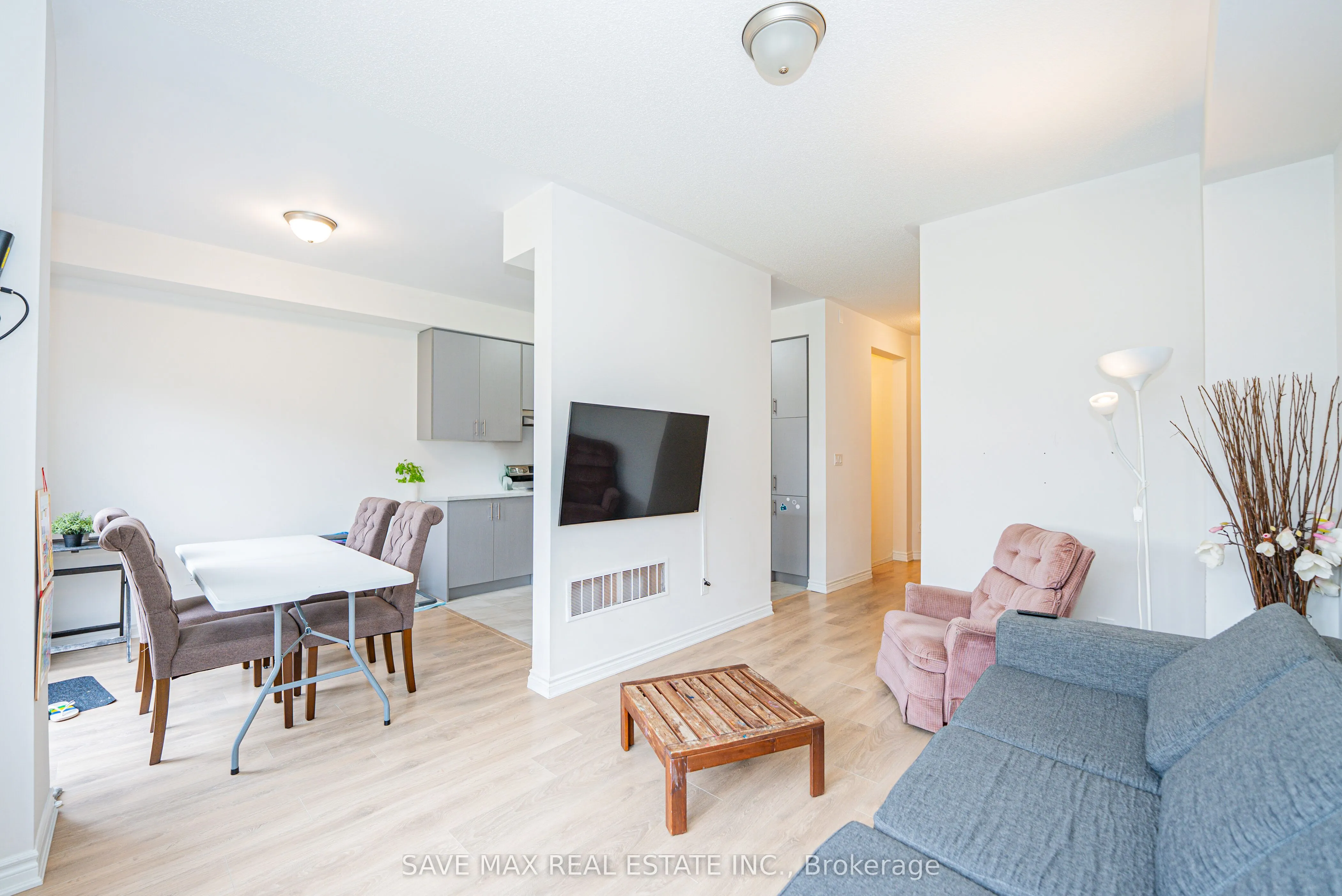 136 Sapphire Way W