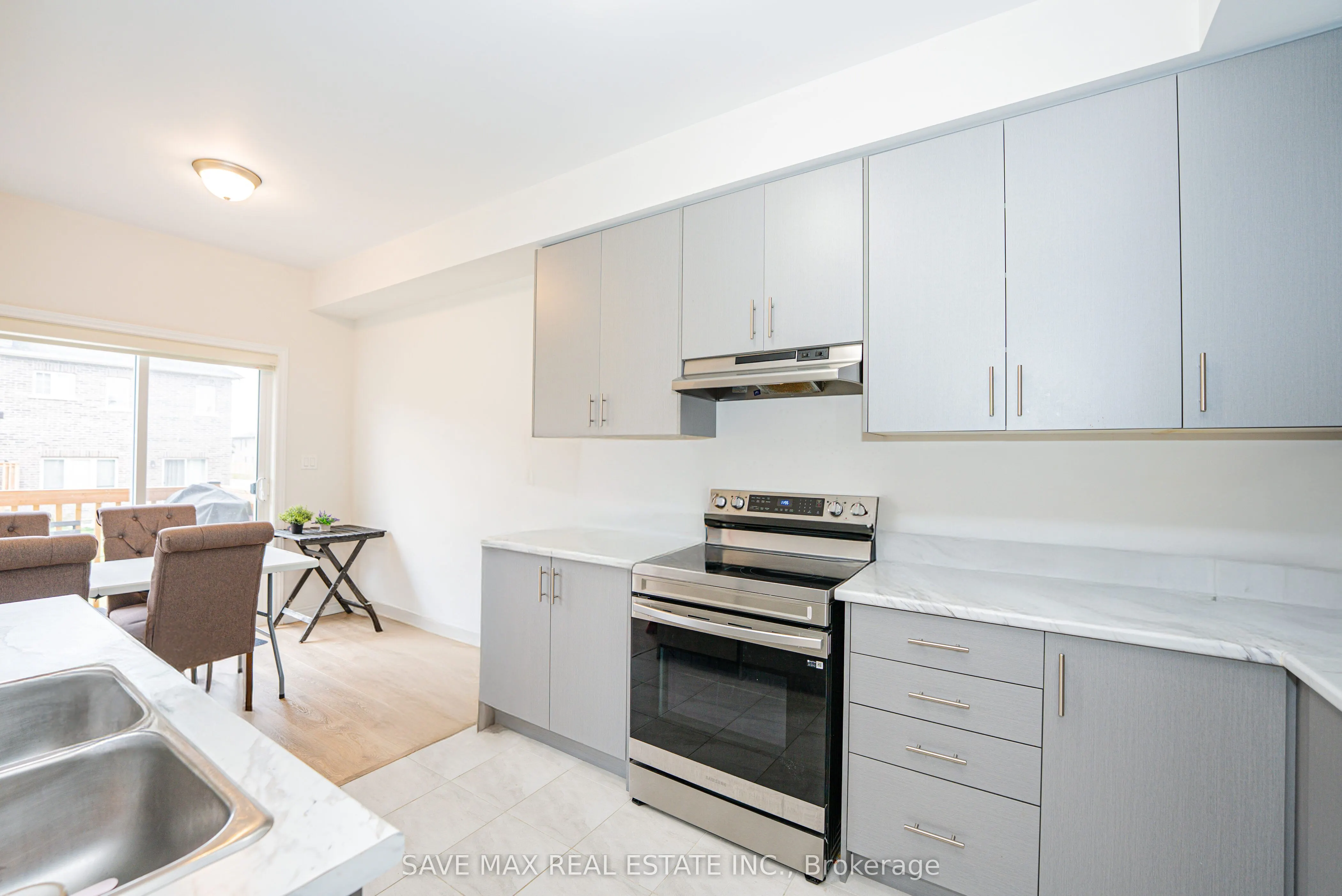 136 Sapphire Way W