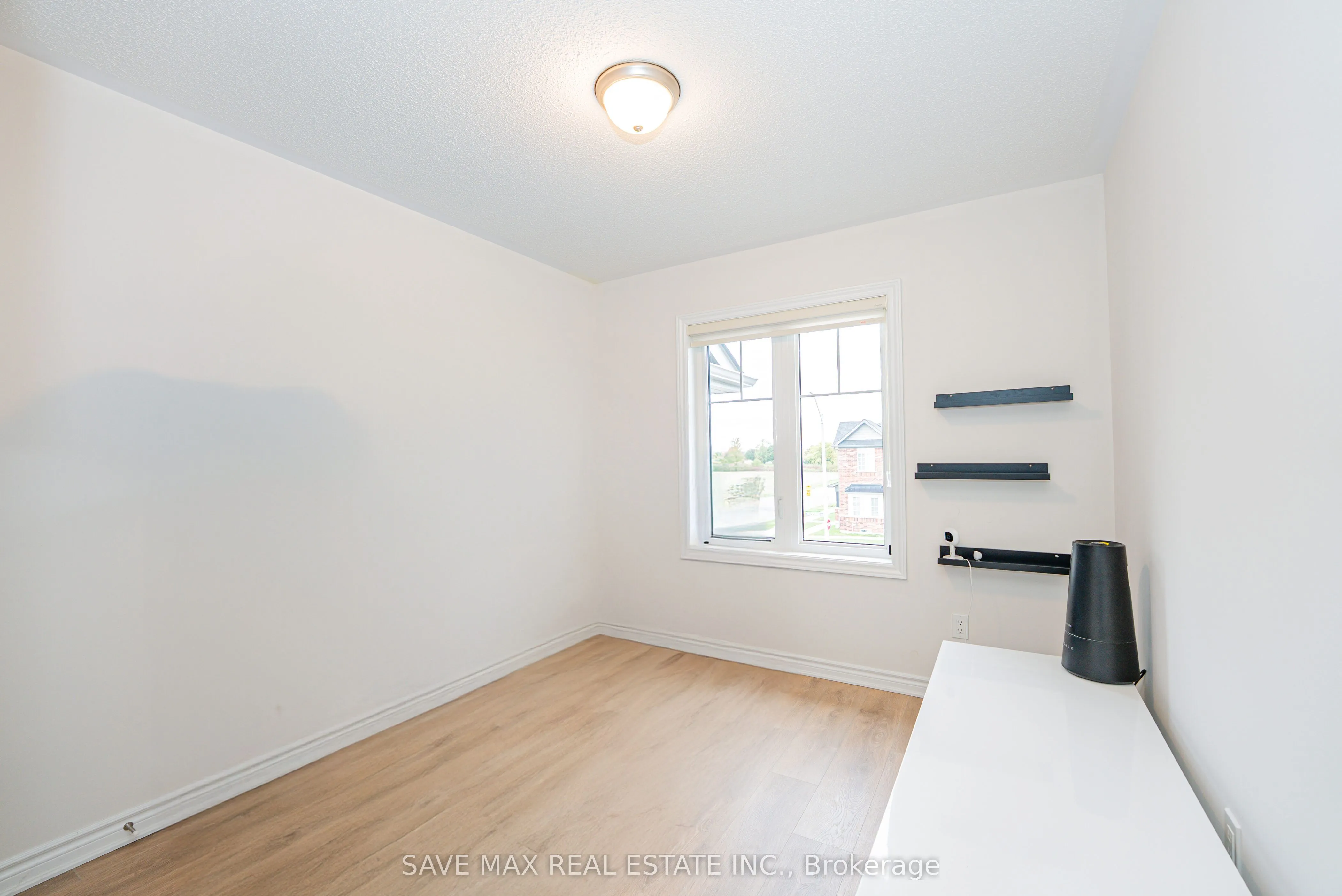 136 Sapphire Way W