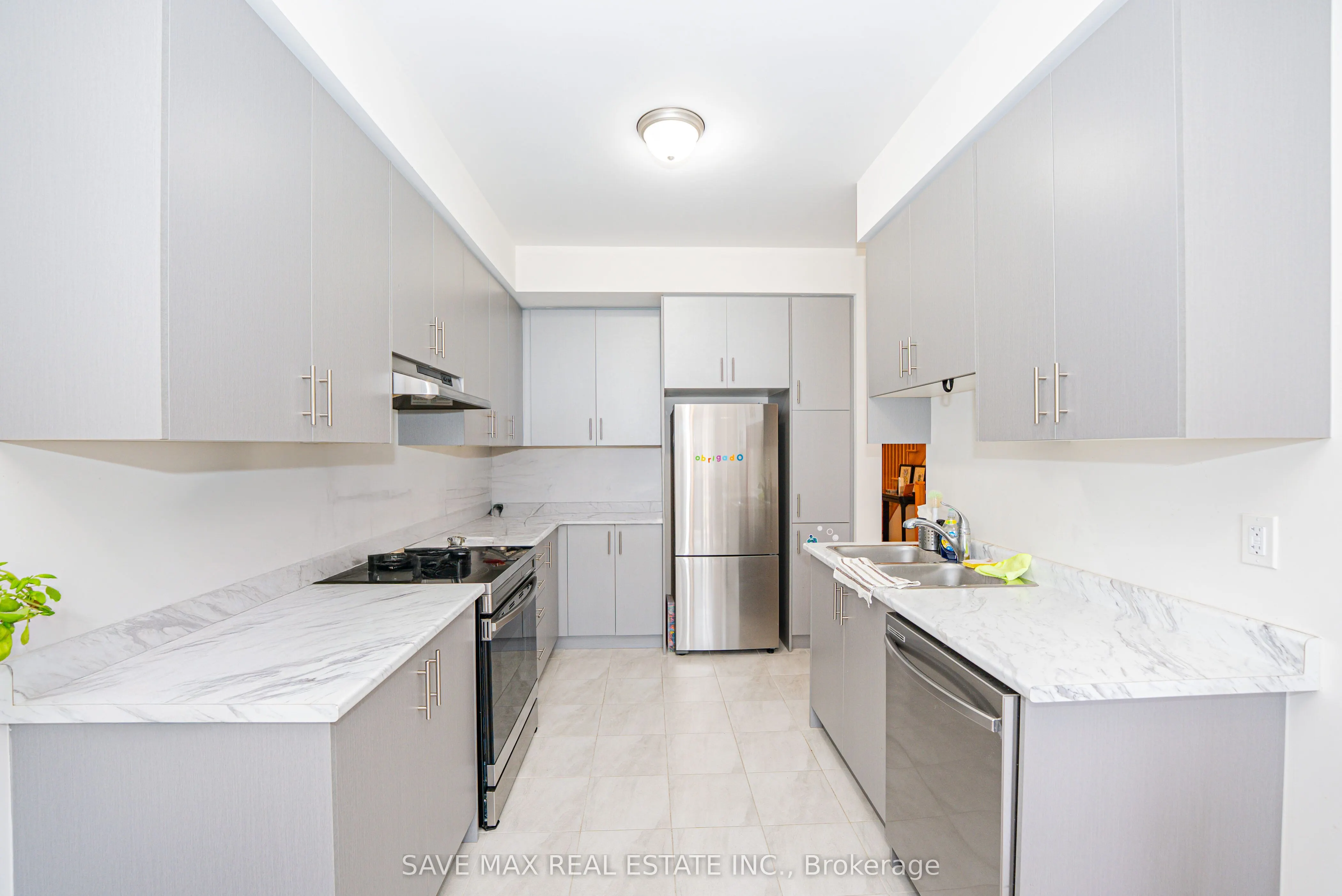136 Sapphire Way W