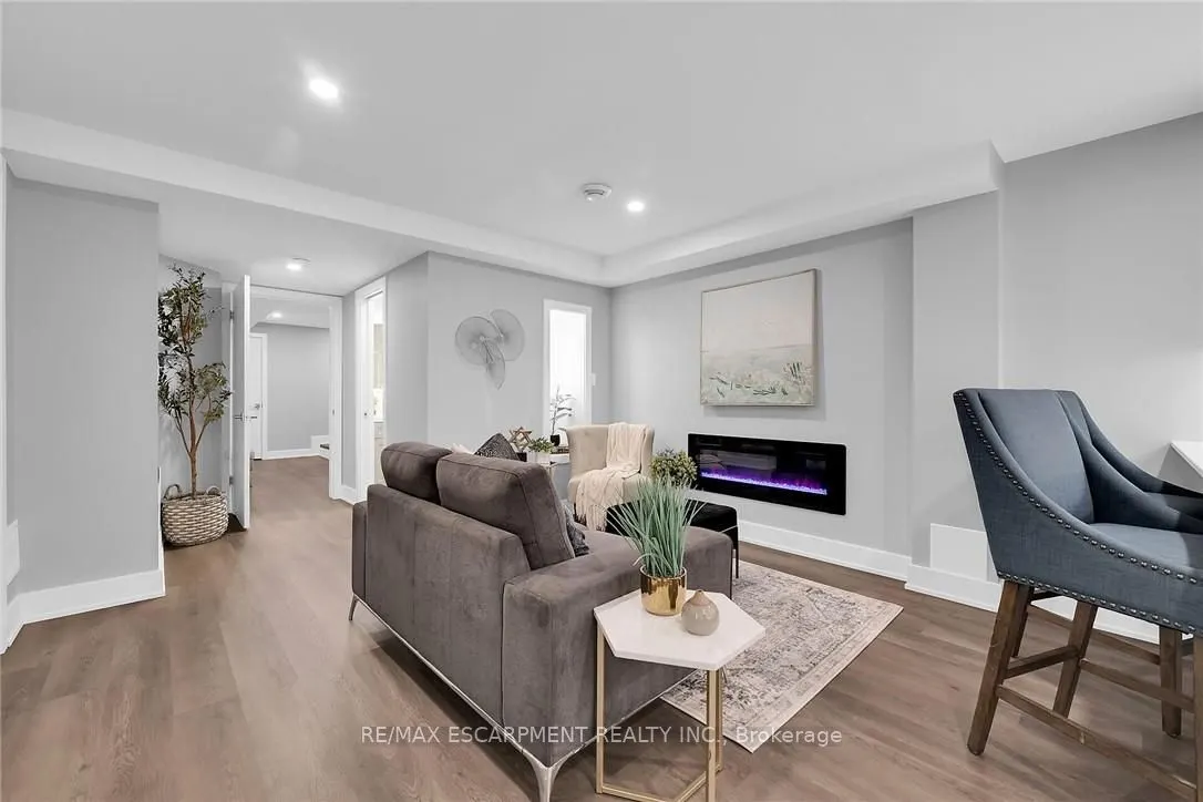 8 Chartwell Circle