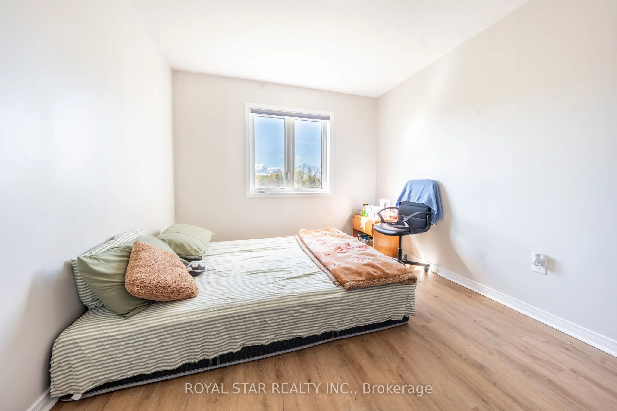 170 Esther Crescent