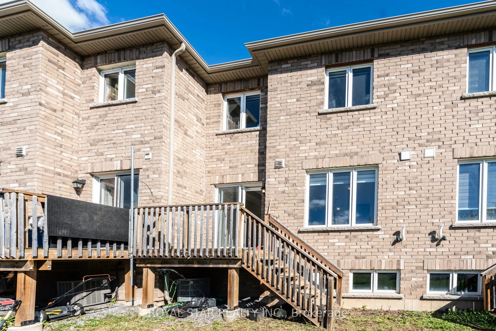 170 Esther Crescent