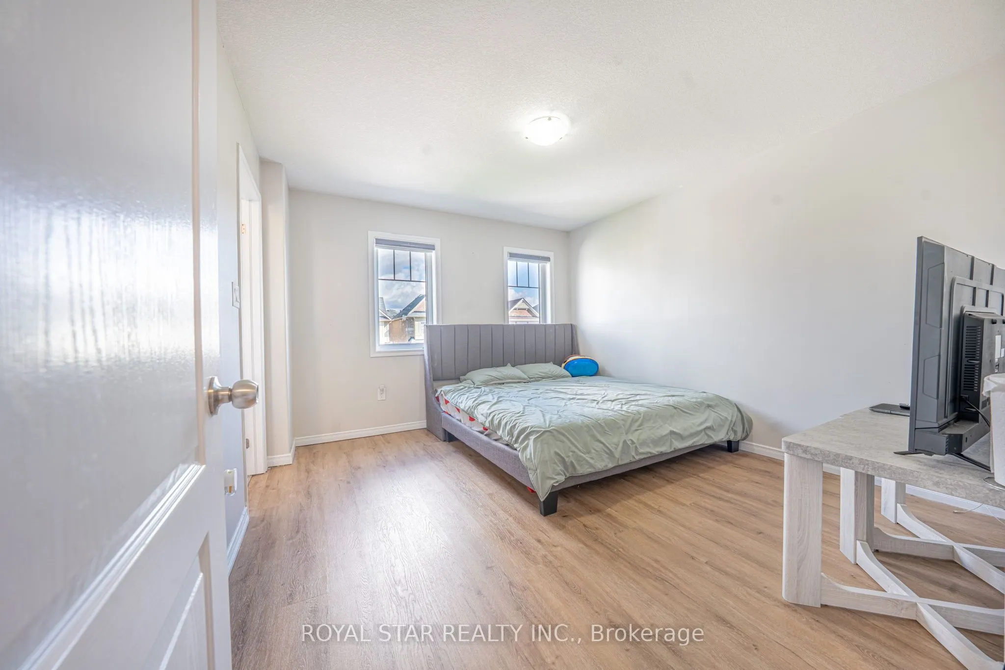 170 Esther Crescent