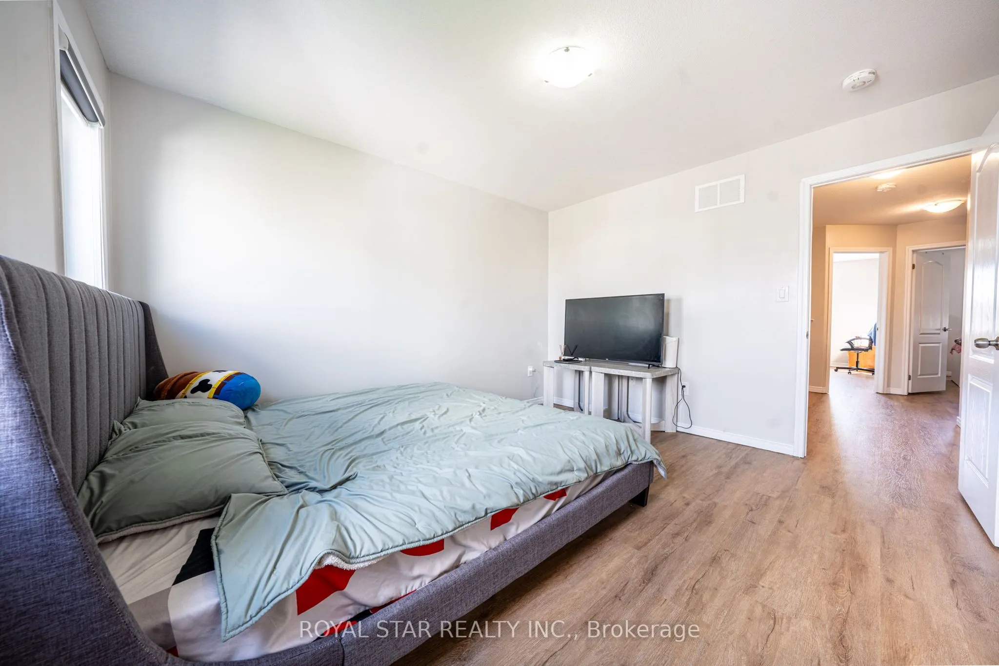 170 Esther Crescent