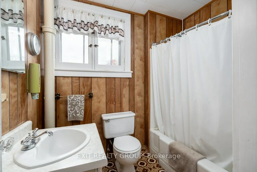 101 River Street E