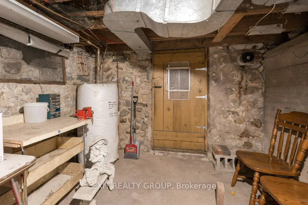 101 River Street E