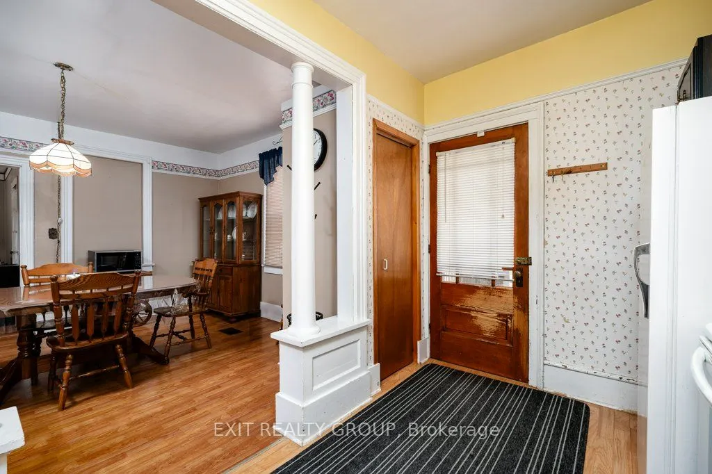 101 River Street E
