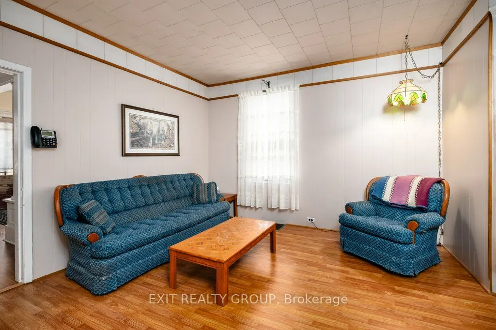 101 River Street E
