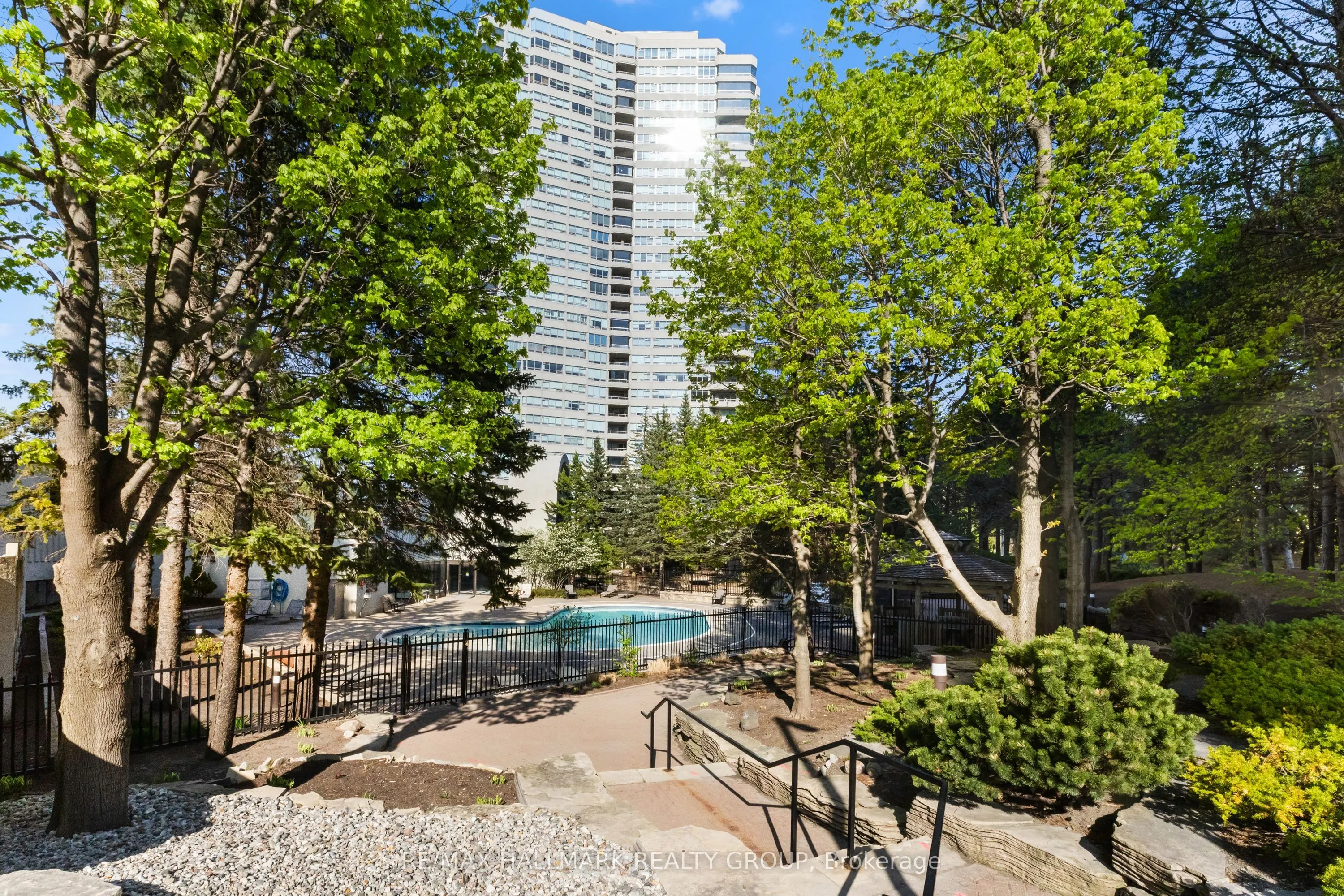 1480 Riverside Drive, #2403