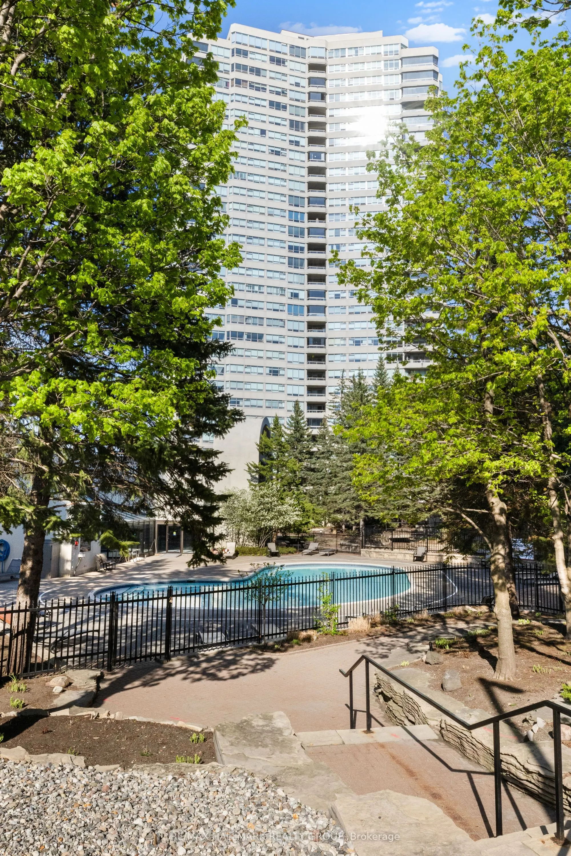 1480 Riverside Drive, #2403