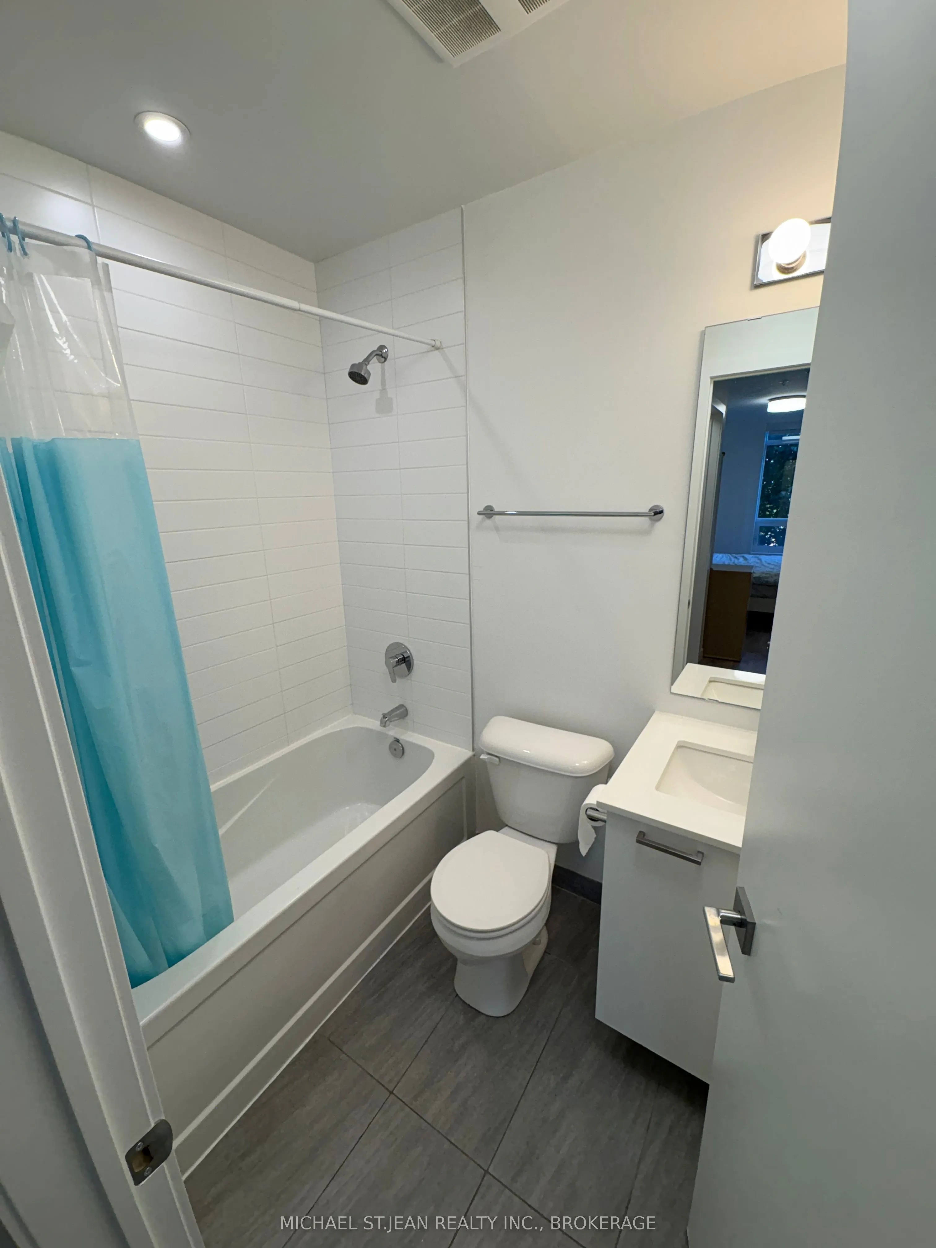 479 Charlton Avenue E, #306