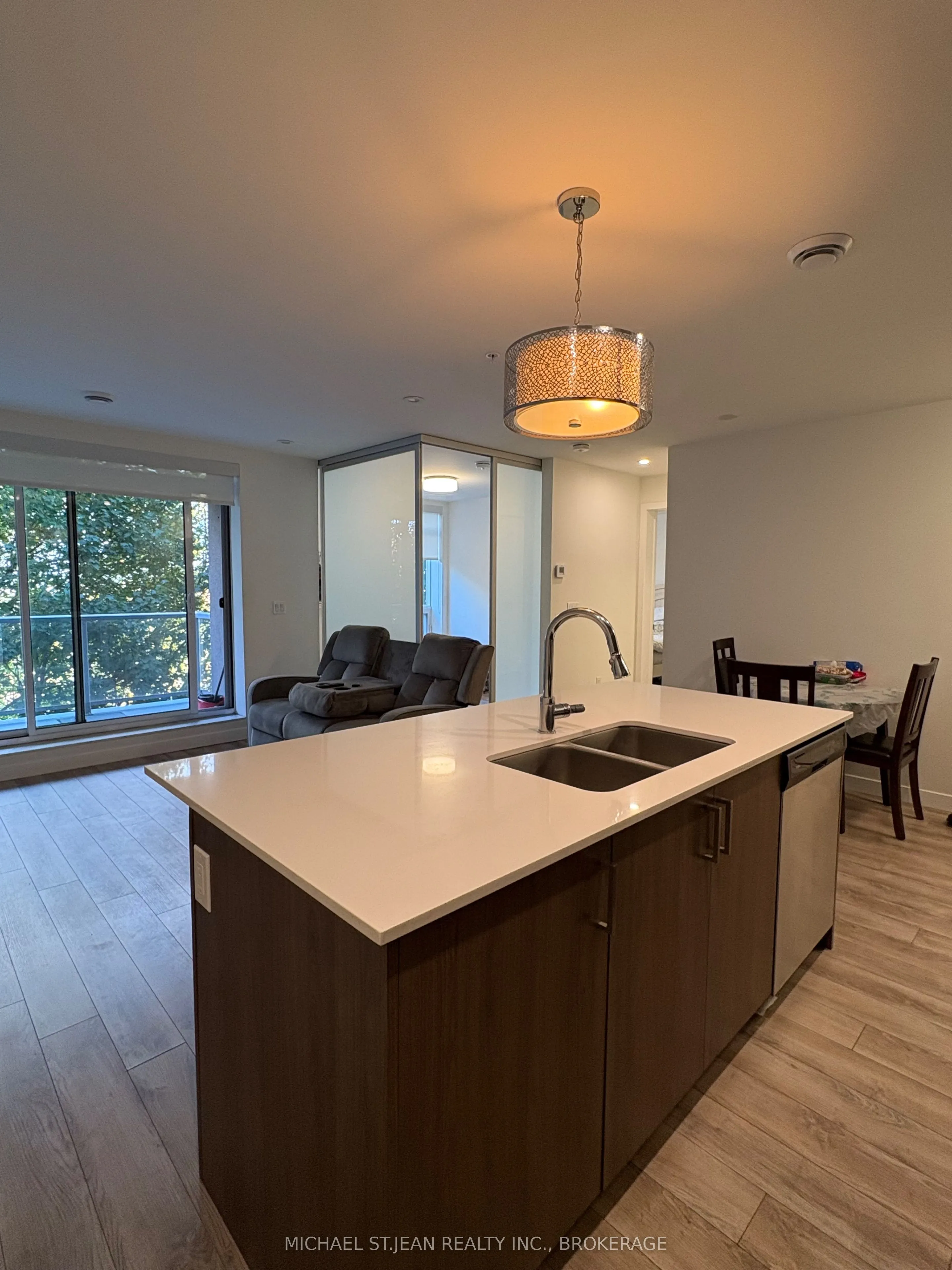 479 Charlton Avenue E, #306