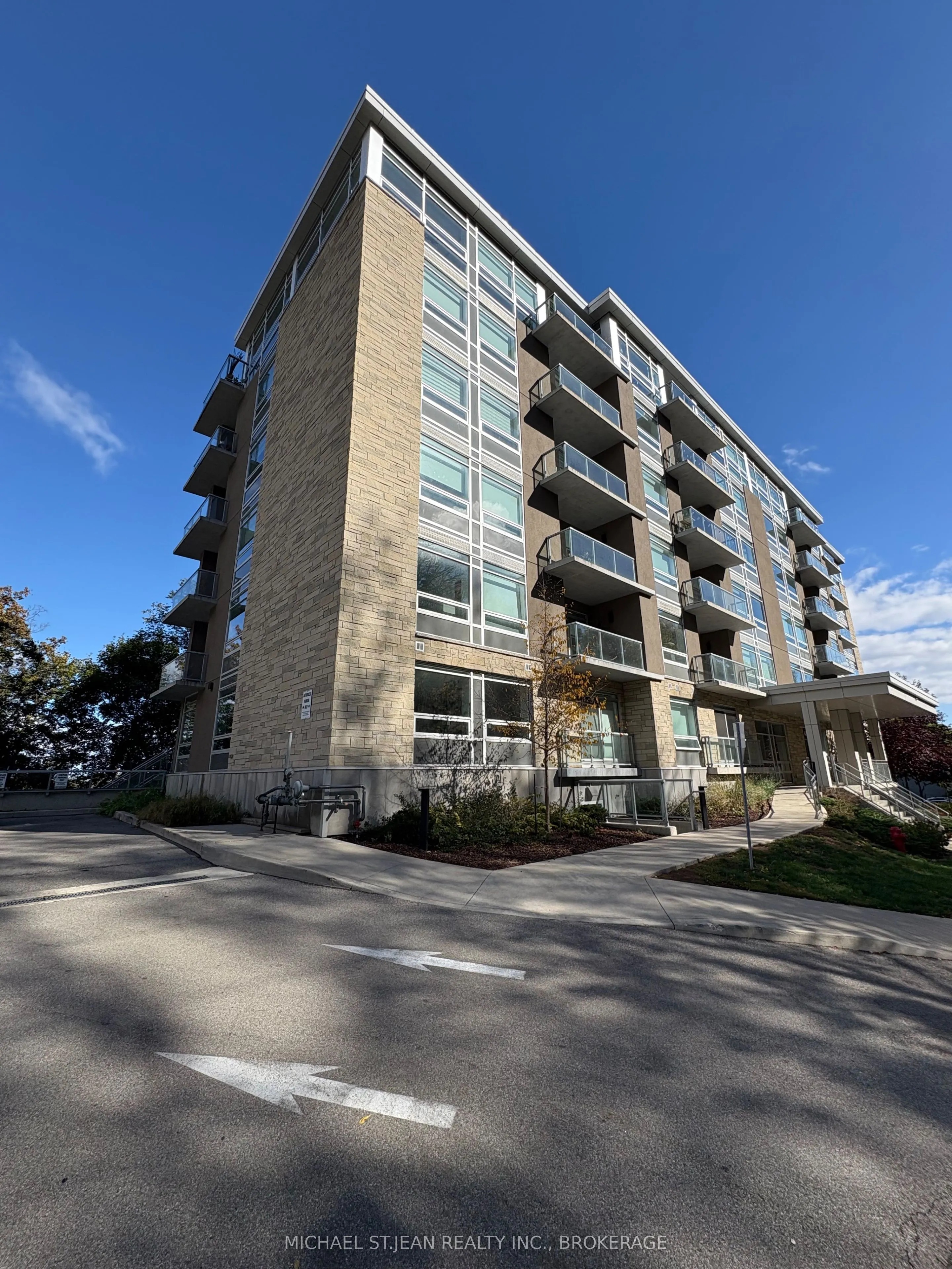 479 Charlton Avenue E, #306