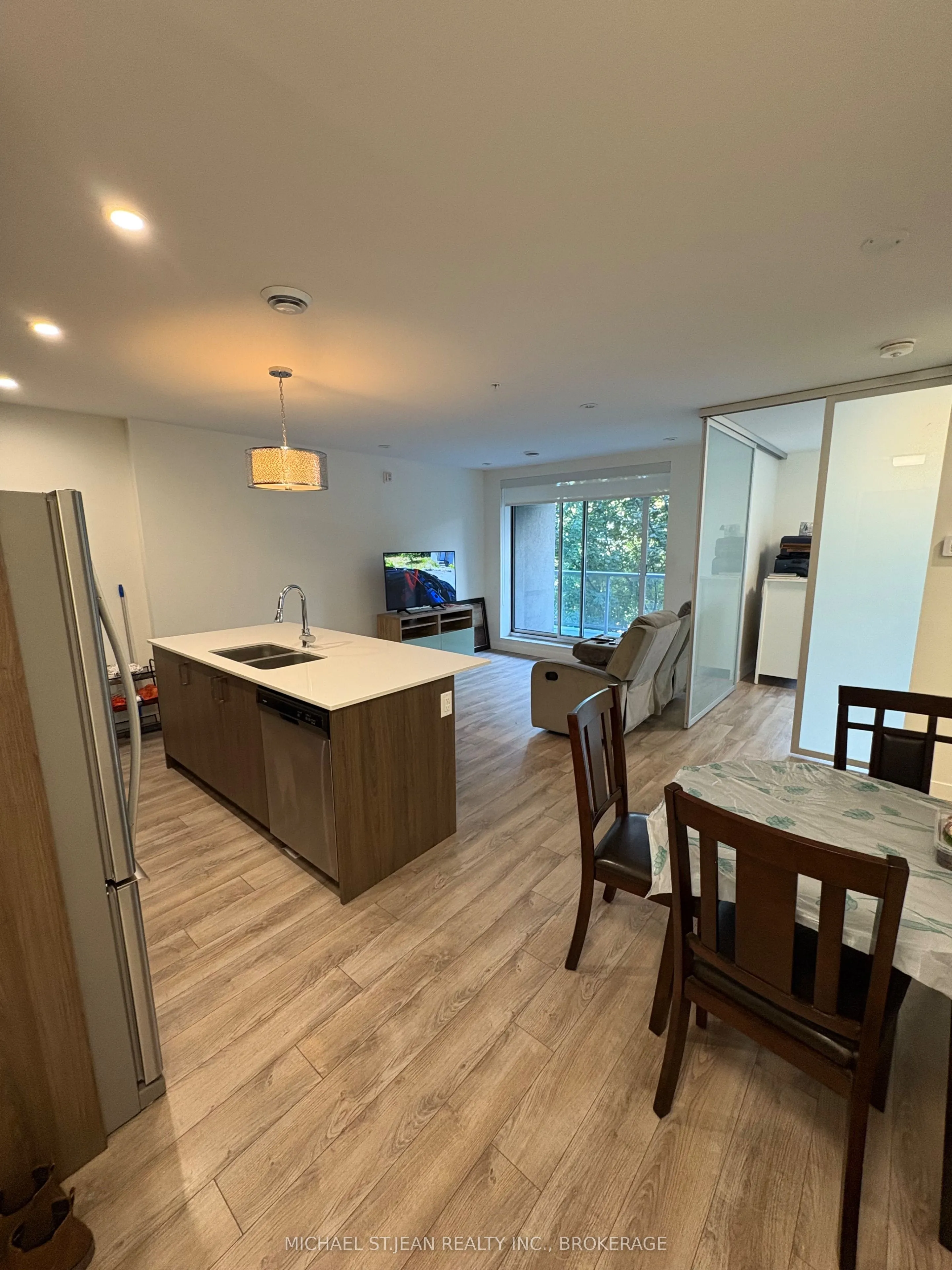 479 Charlton Avenue E, #306