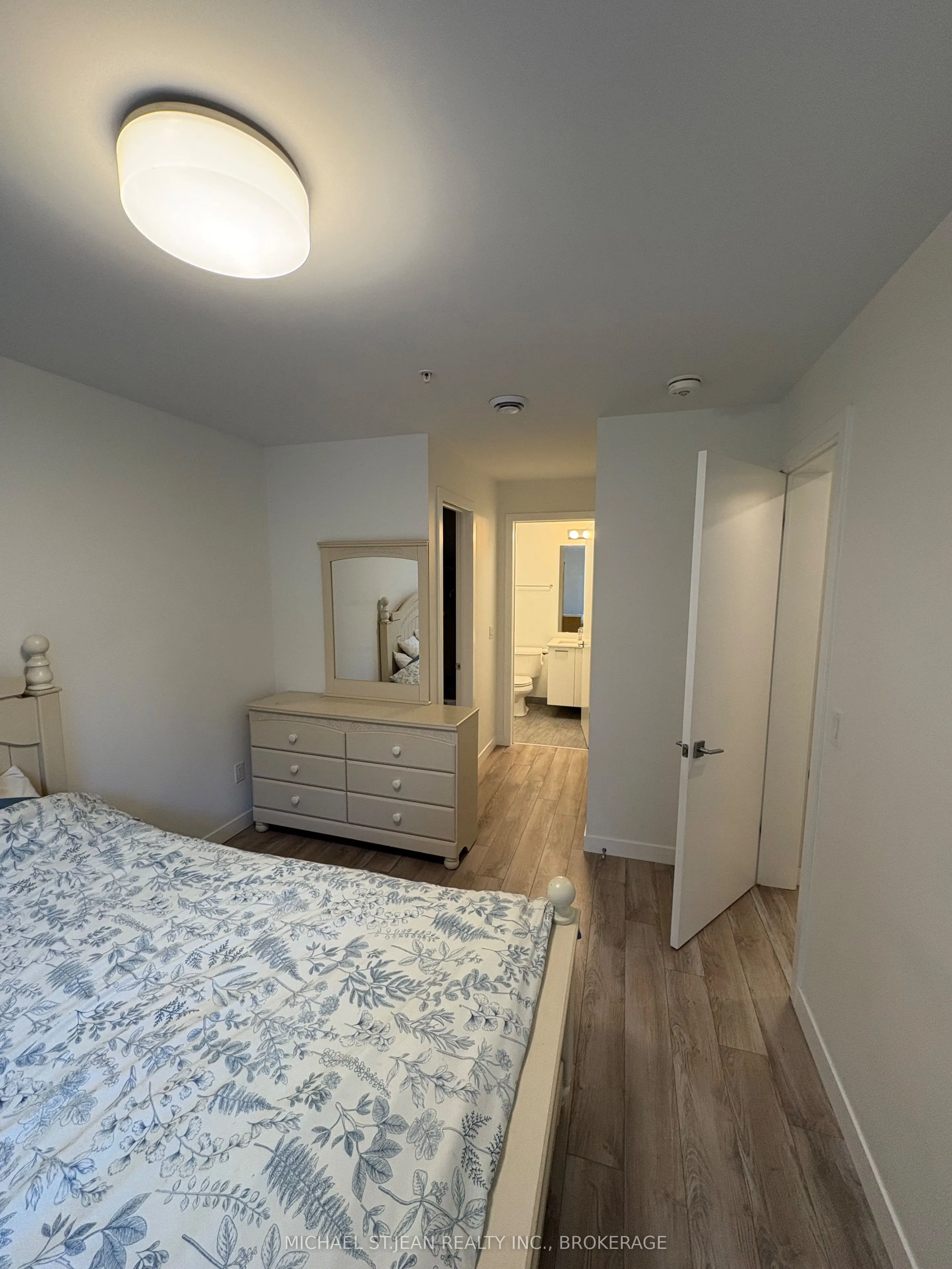 479 Charlton Avenue E, #306