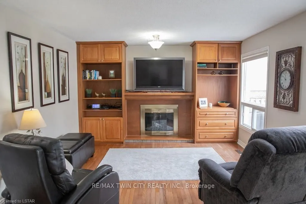 42 Redwood Lane