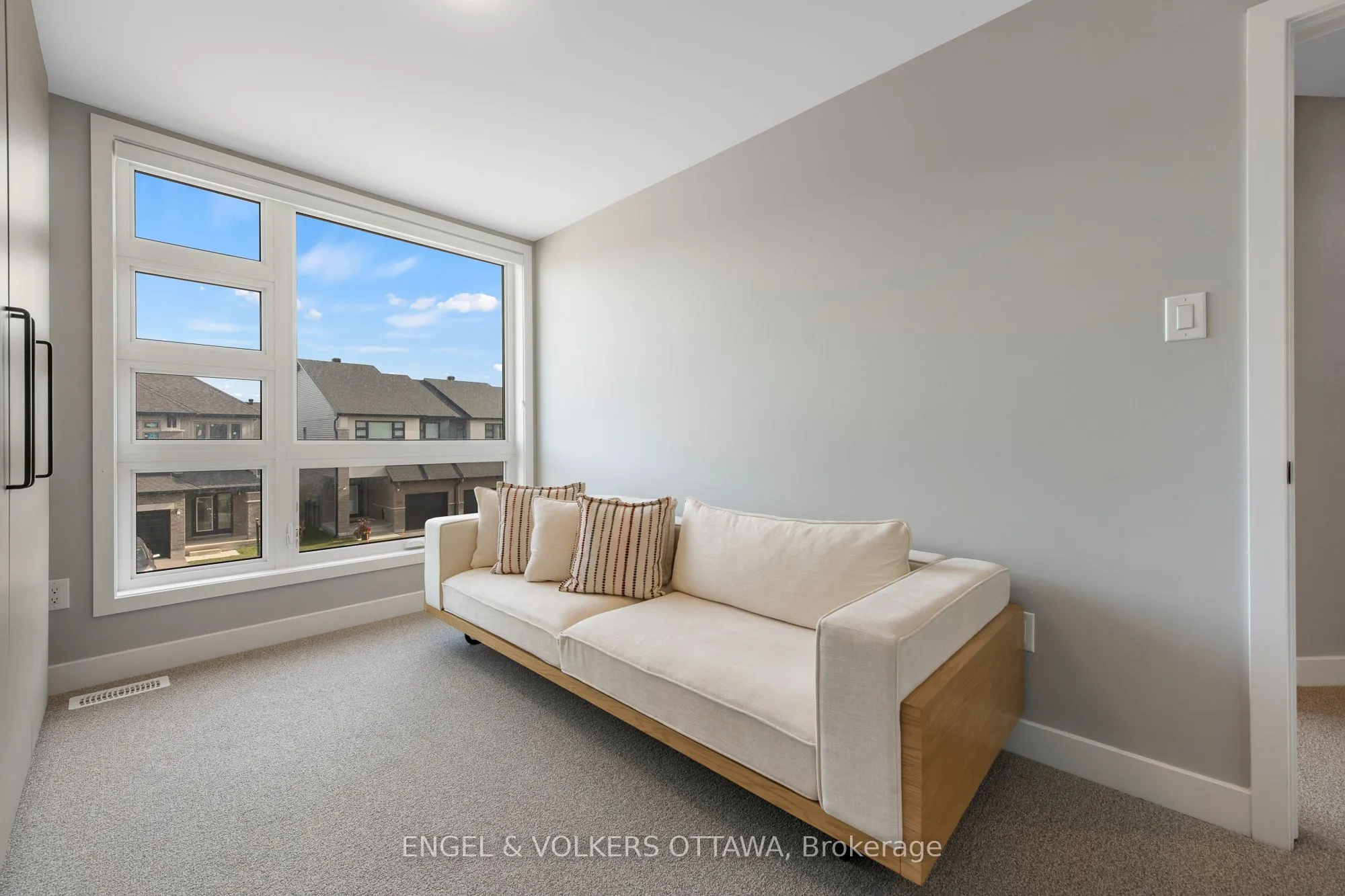 517 Cobra Crescent