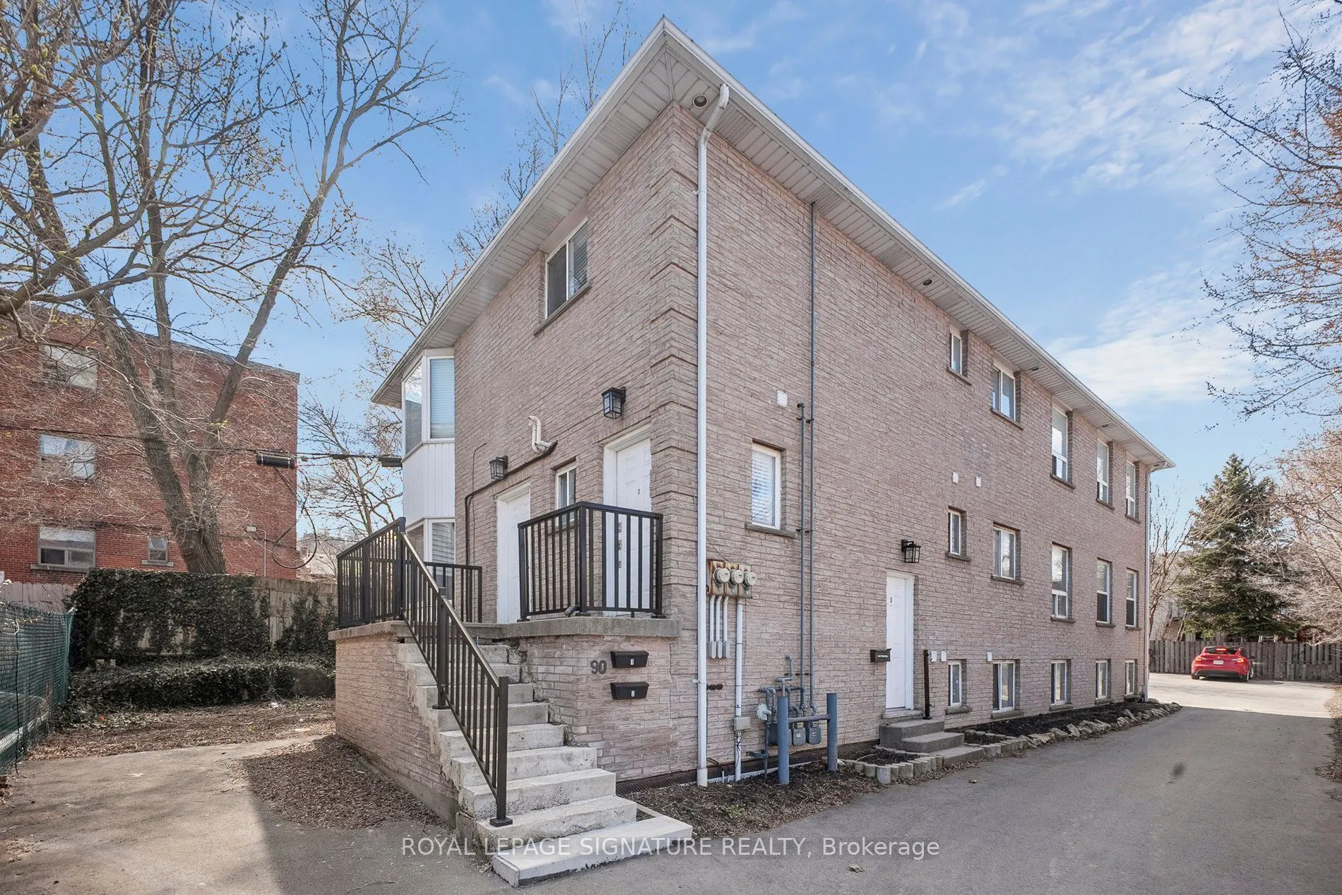 90 Tisdale Street S