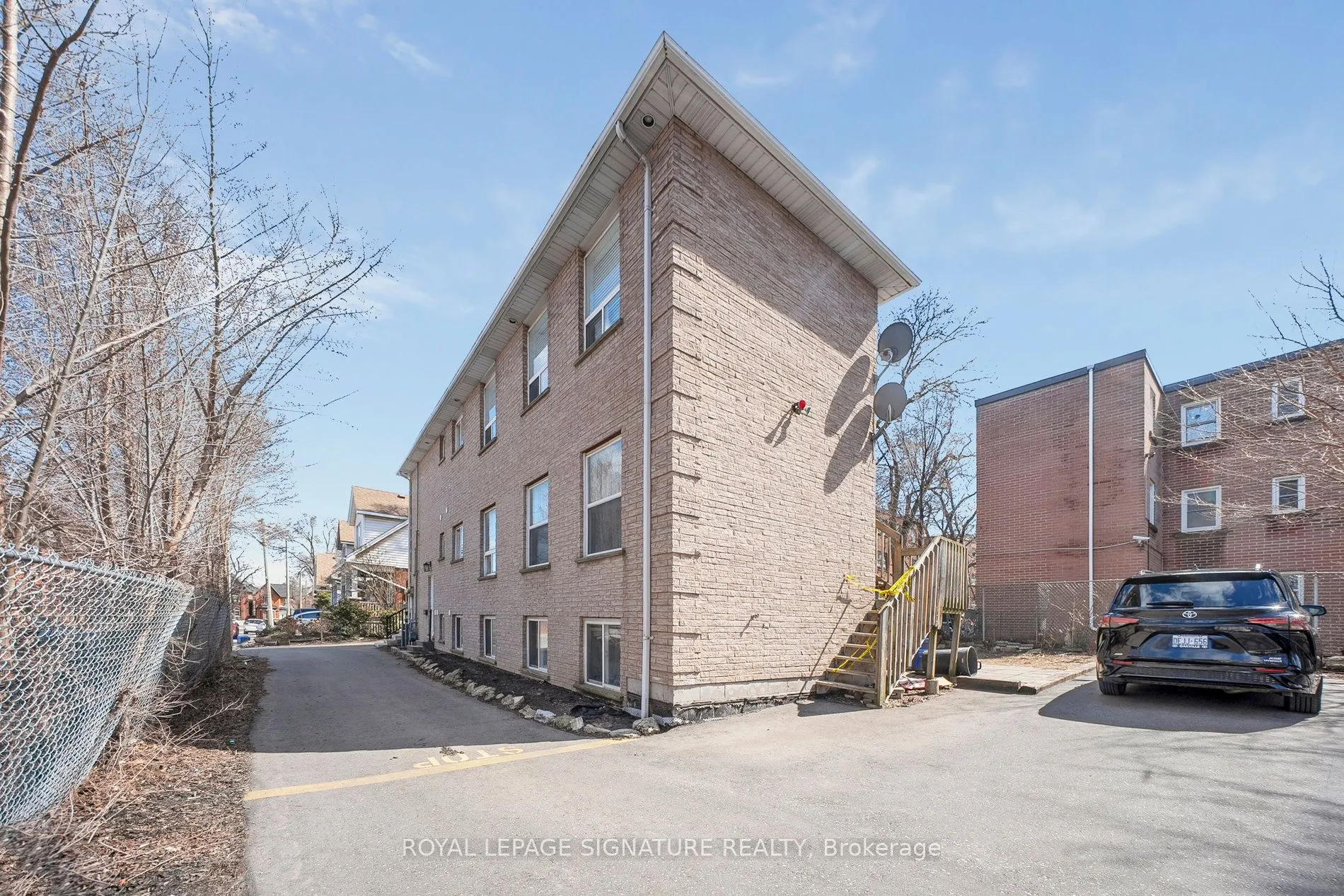 90 Tisdale Street S