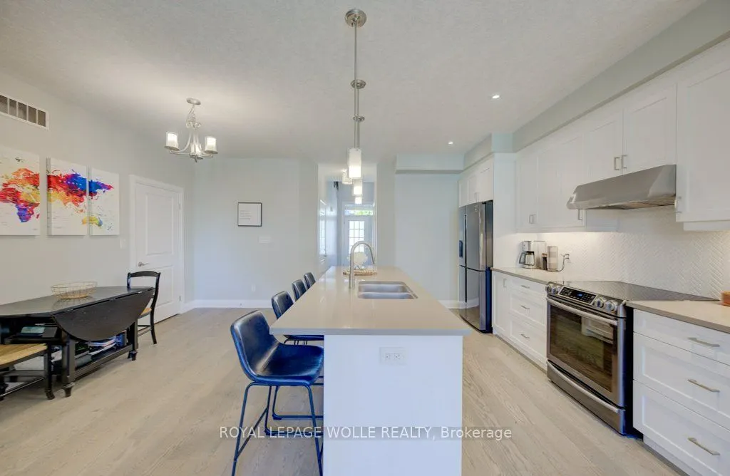 286 Tall Grass Crescent, #15