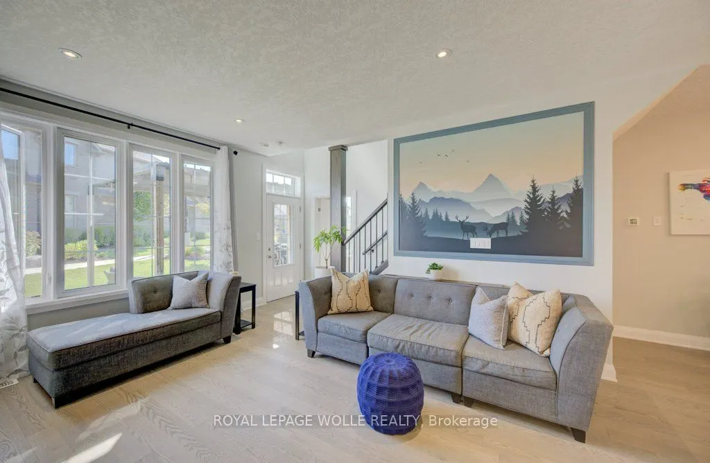 286 Tall Grass Crescent, #15