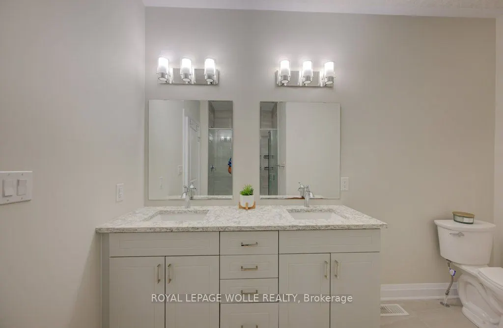 286 Tall Grass Crescent, #15