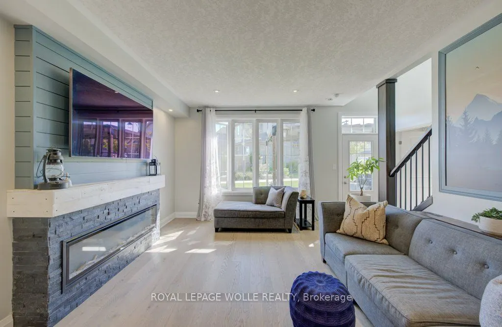 286 Tall Grass Crescent, #15
