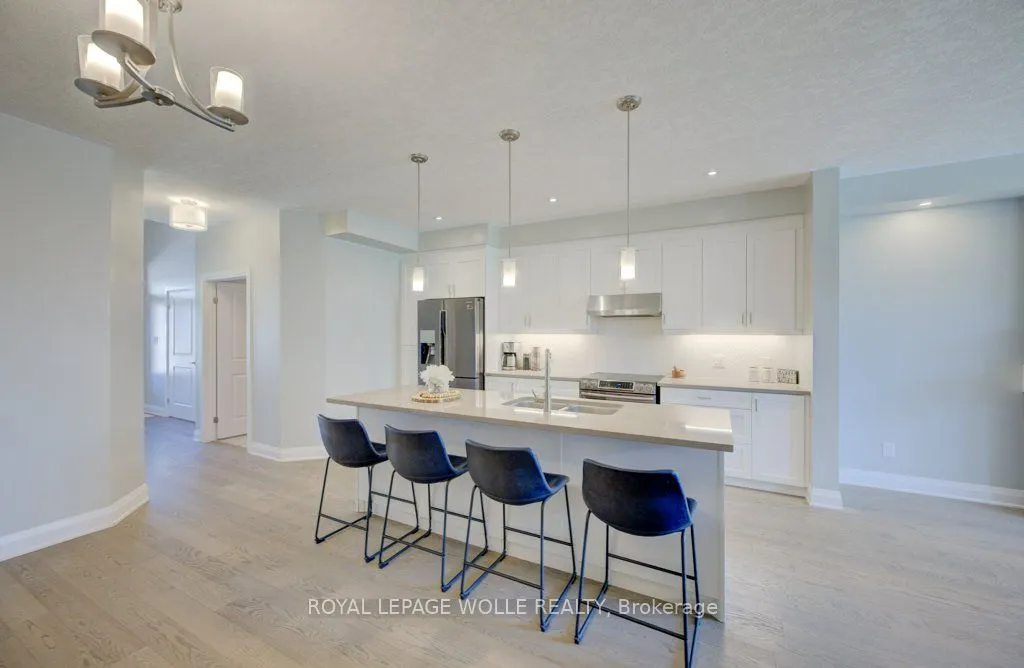 286 Tall Grass Crescent, #15