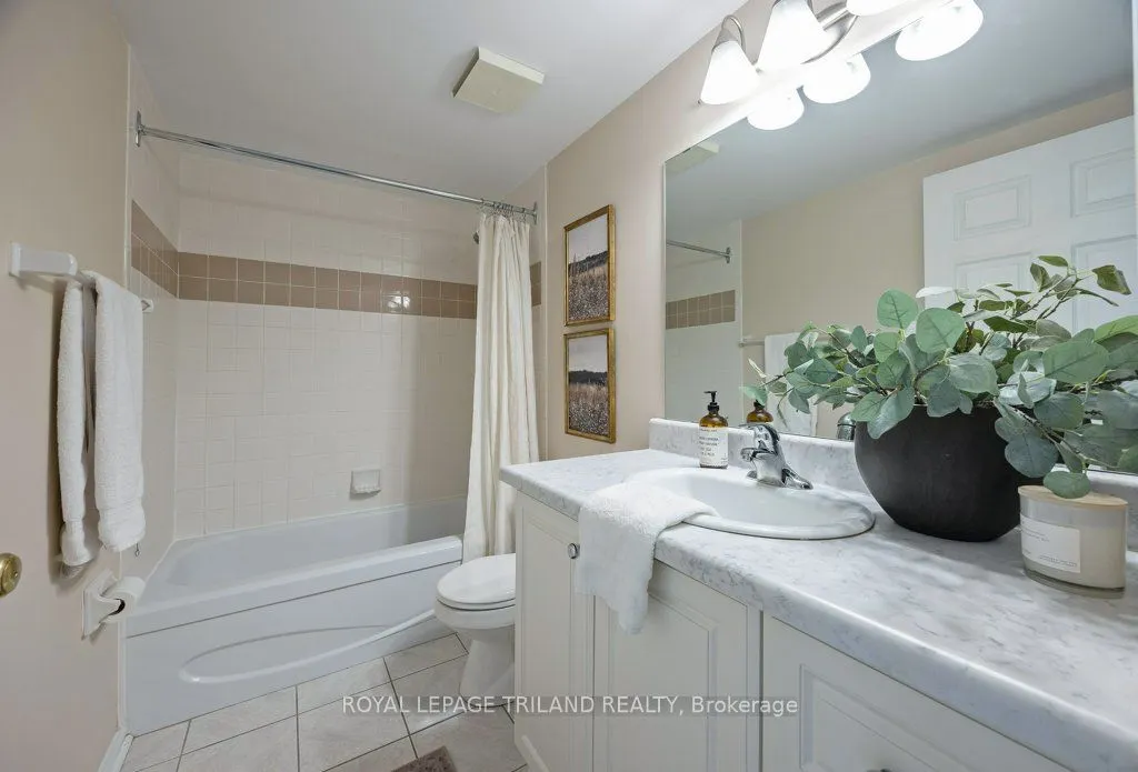 155 Kent Street, #1105