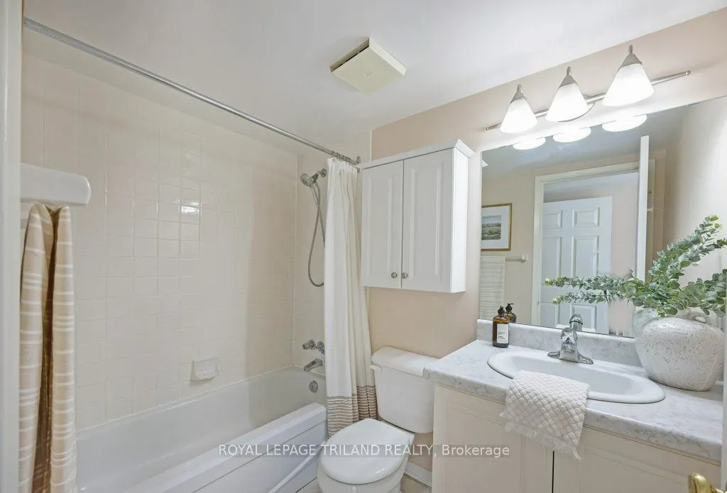 155 Kent Street, #1105