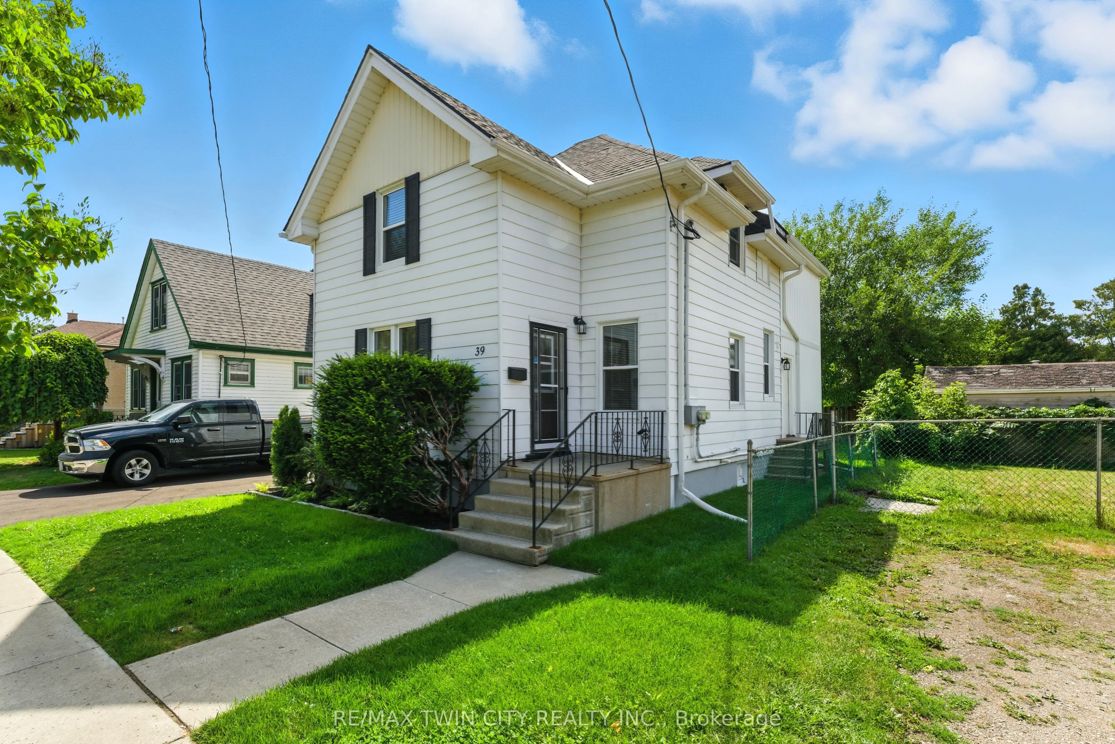39 Allenby Avenue
